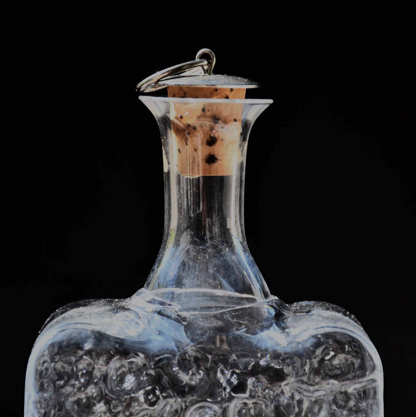 Декантер на Kosta Boda. Дизайн на Kjell Engman.