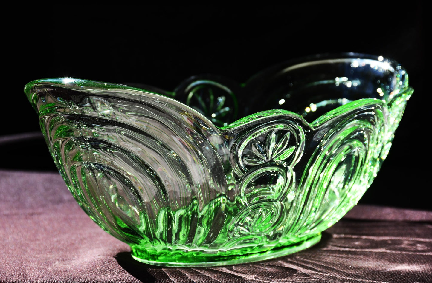 Стъклена фруктиера тип "гондола". Арт Деко. 30-те.