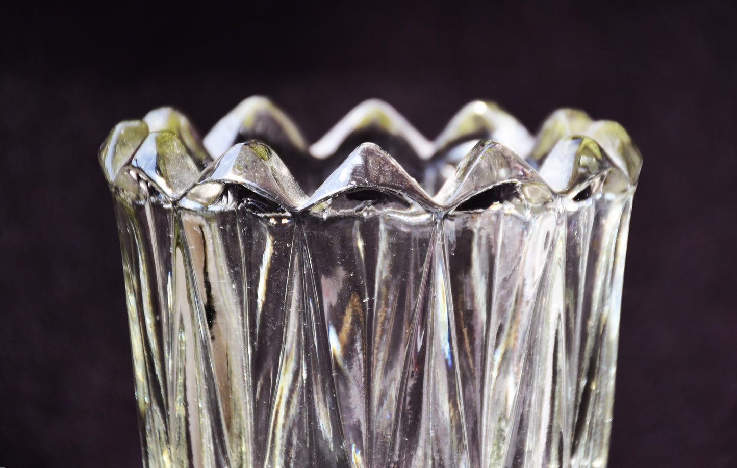 Винтидж стъклена ваза