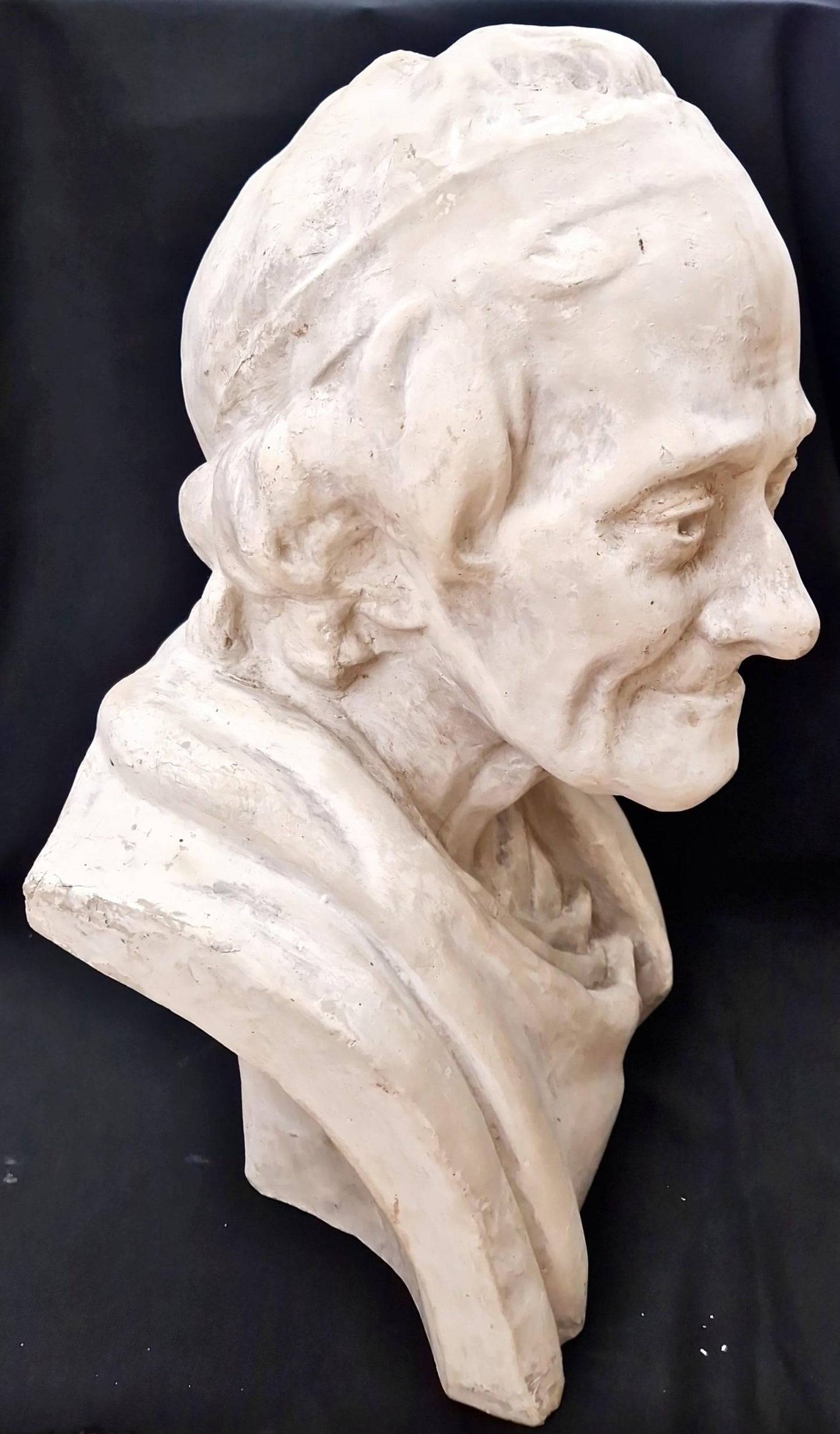 Гипсов бюст на Волтер