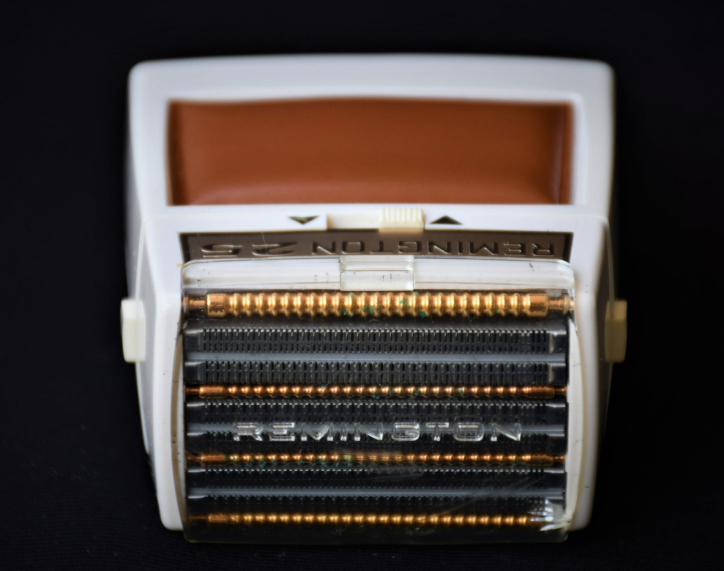 Винтидж електрическа самобръсначка "Remington 25"