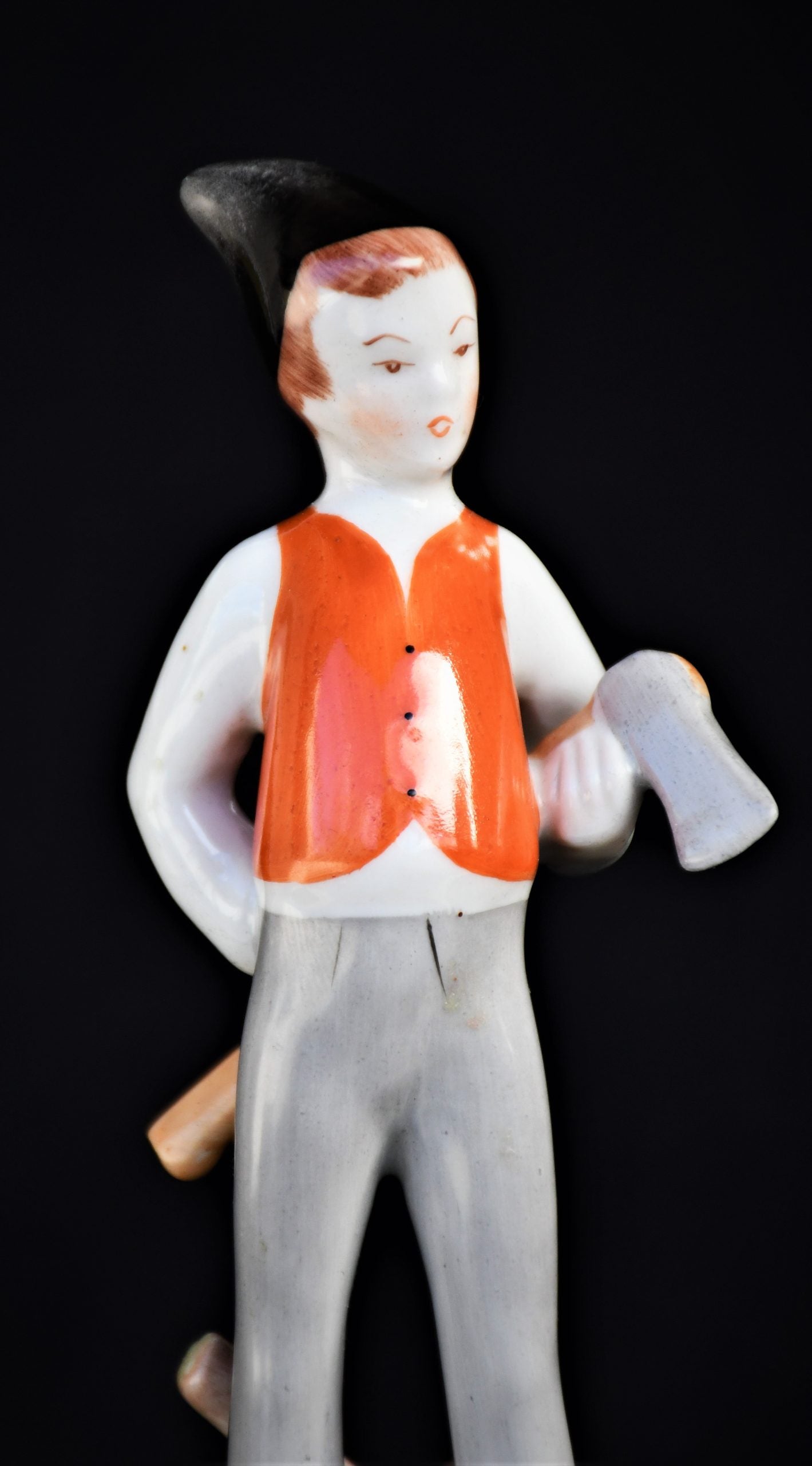 Малкият дървосекач - порцеланова статуетка