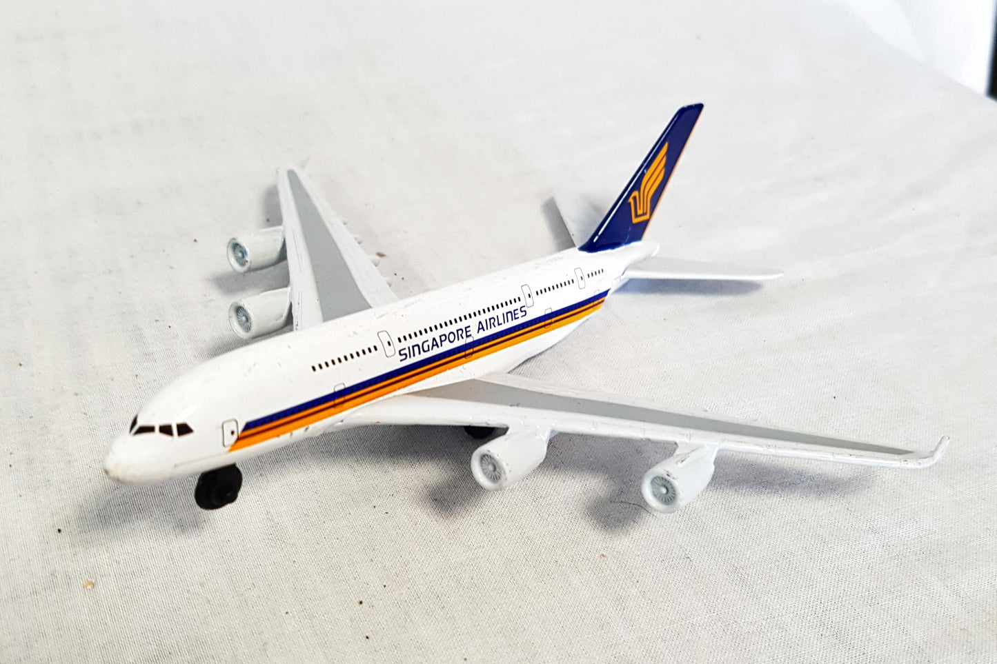 Метален самолет