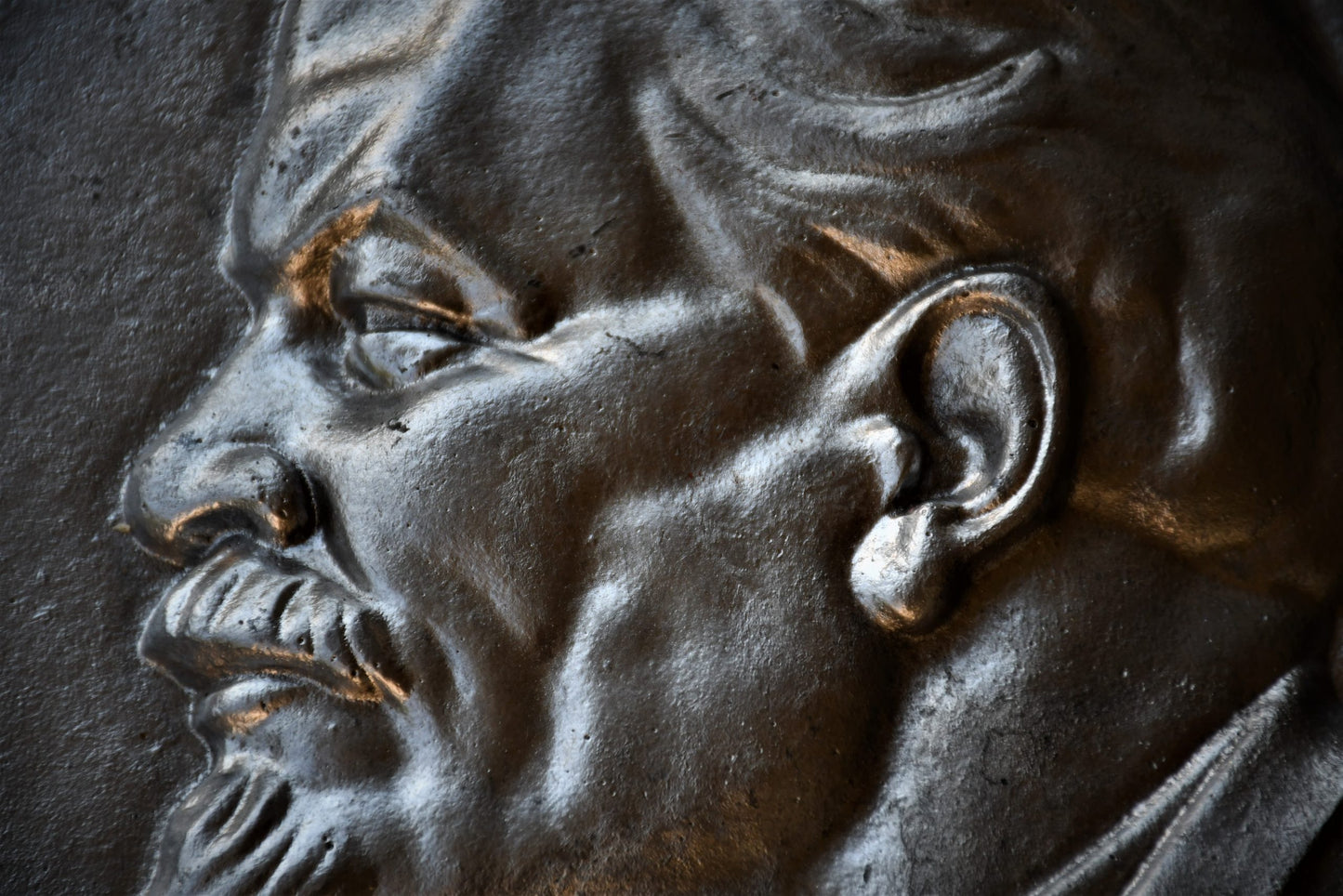 Владимир Илич Ленин - барелеф