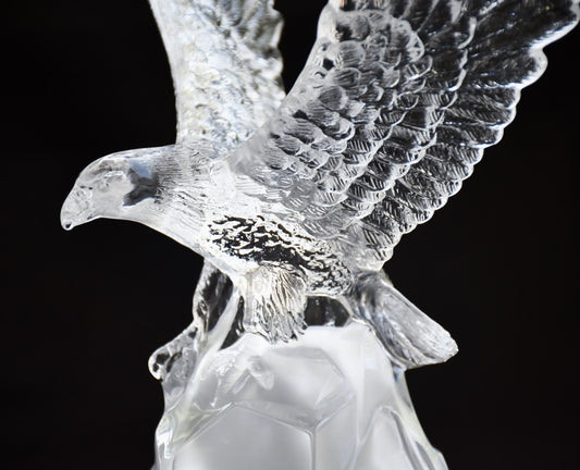 "Орел" - стъклена скулптура на Cristal d'Arques