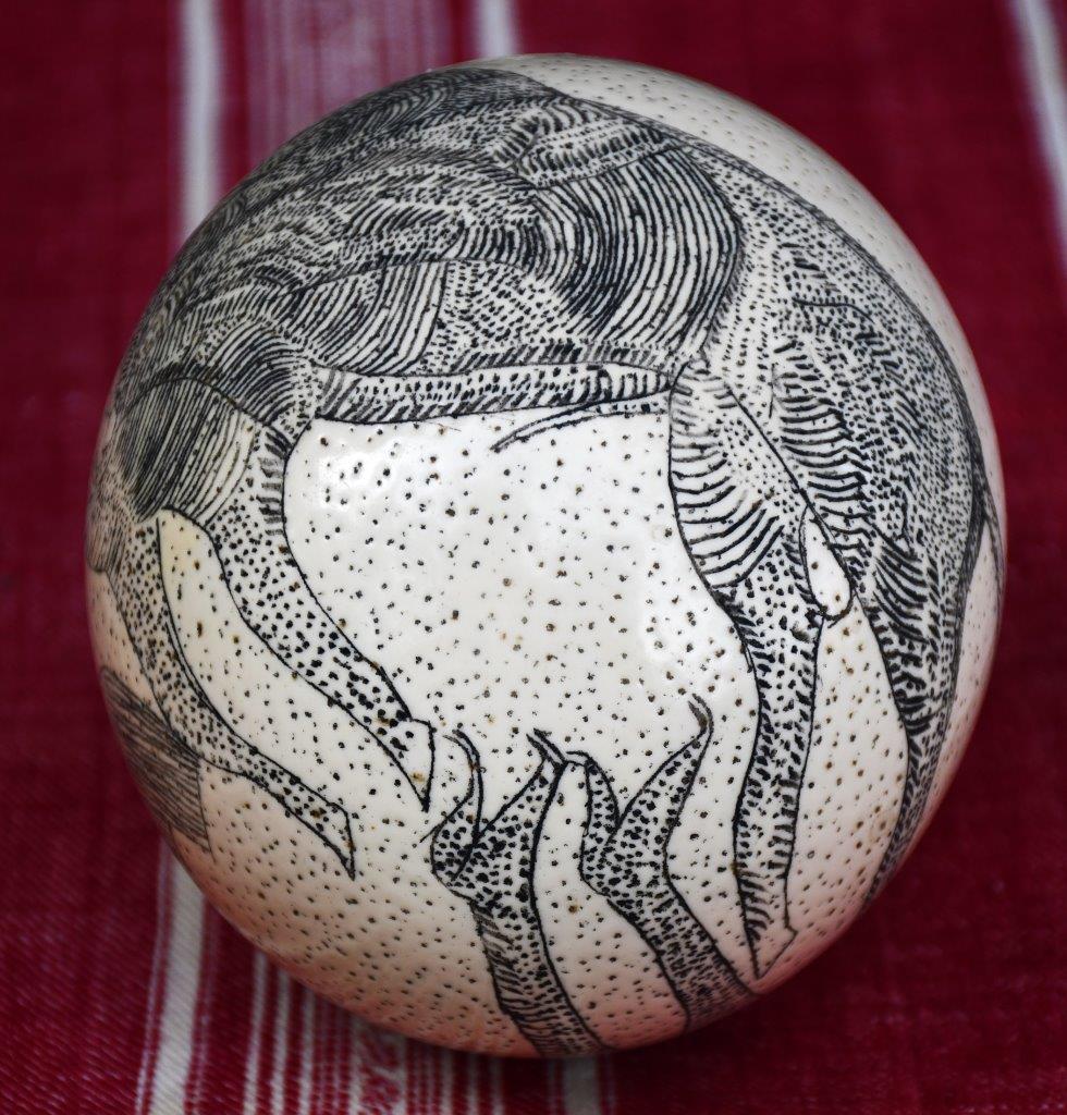 "Татуирано" щраусово яйце