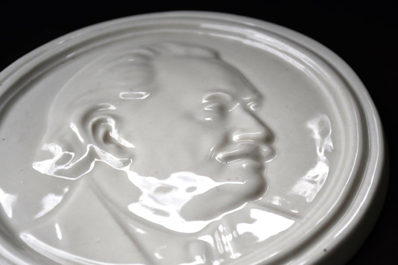 Порцеланов барелеф на Георги Димитров