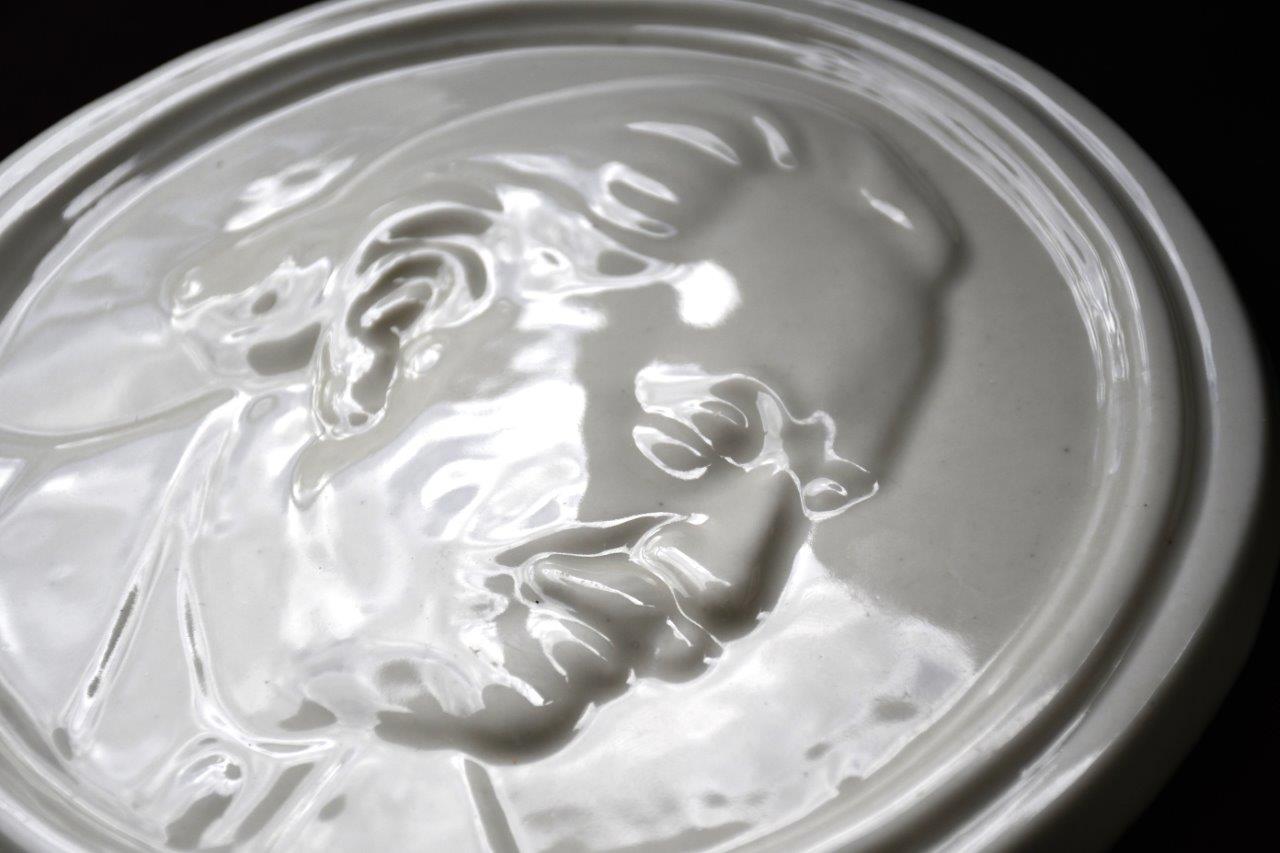 Порцеланов барелеф на Георги Димитров