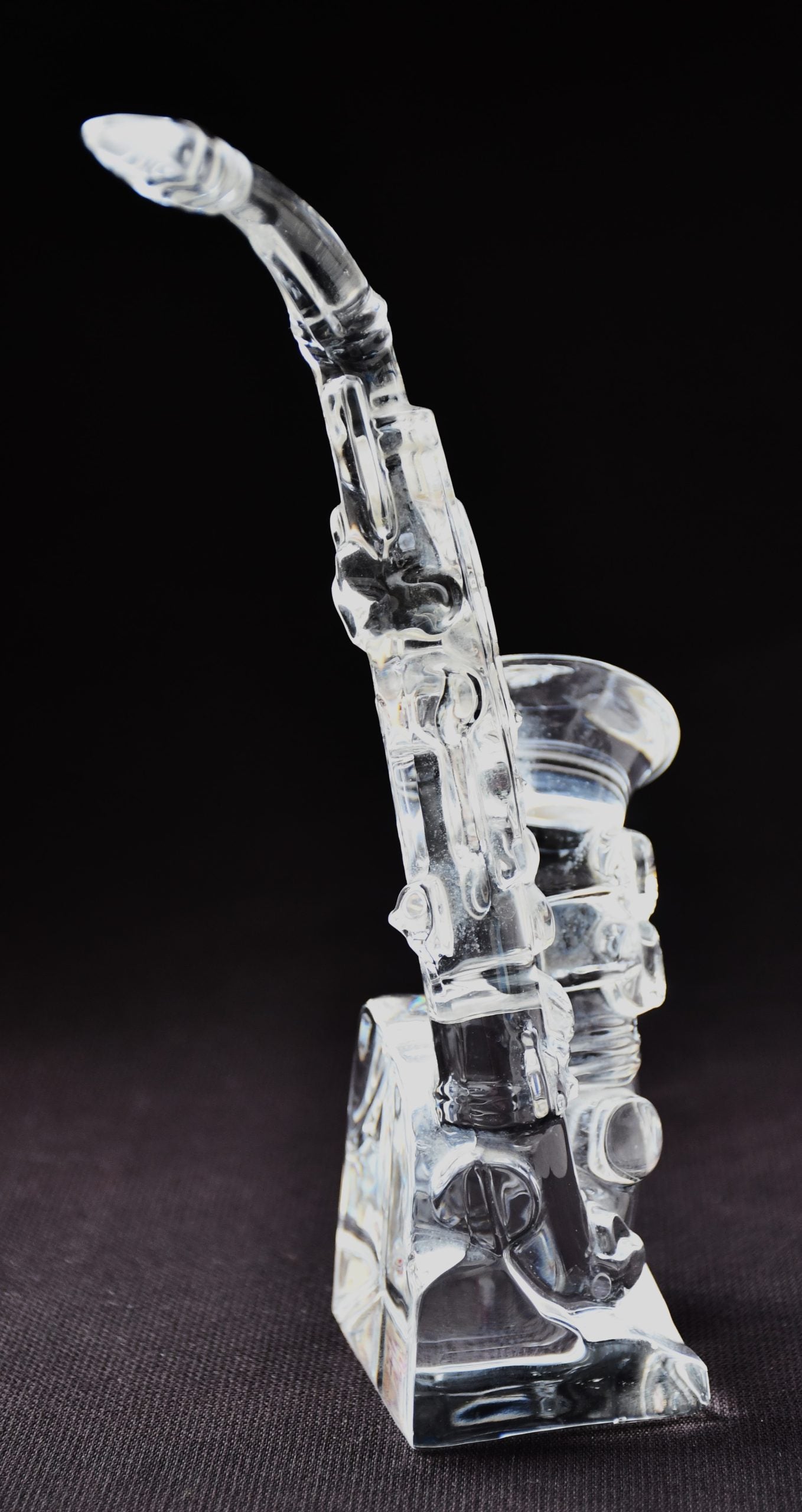 Саксофон - кристална скулптура