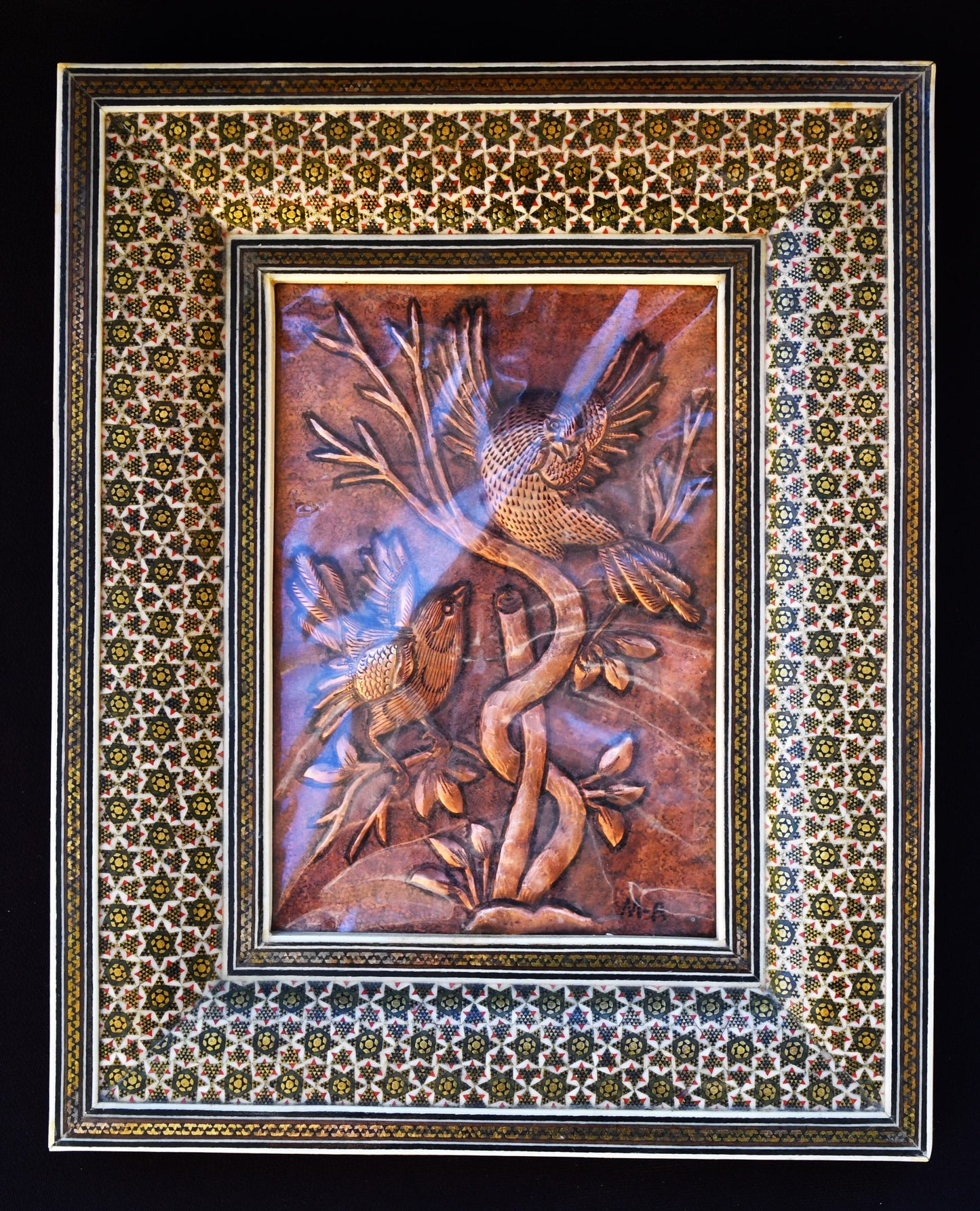 Персийски меден релеф в рамка "хатам"