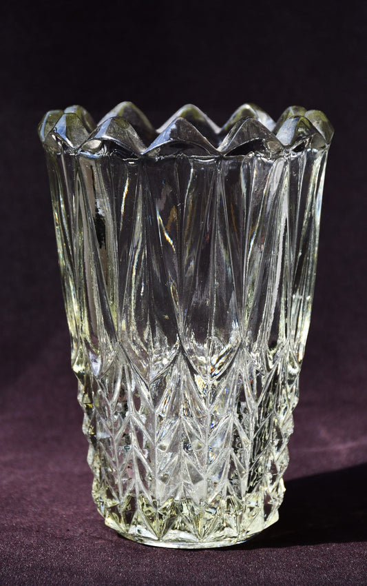 Винтидж стъклена ваза