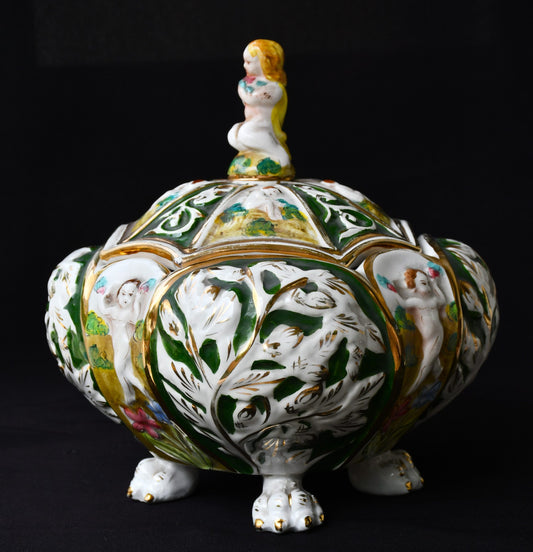 Купа с капак на Каподимонте