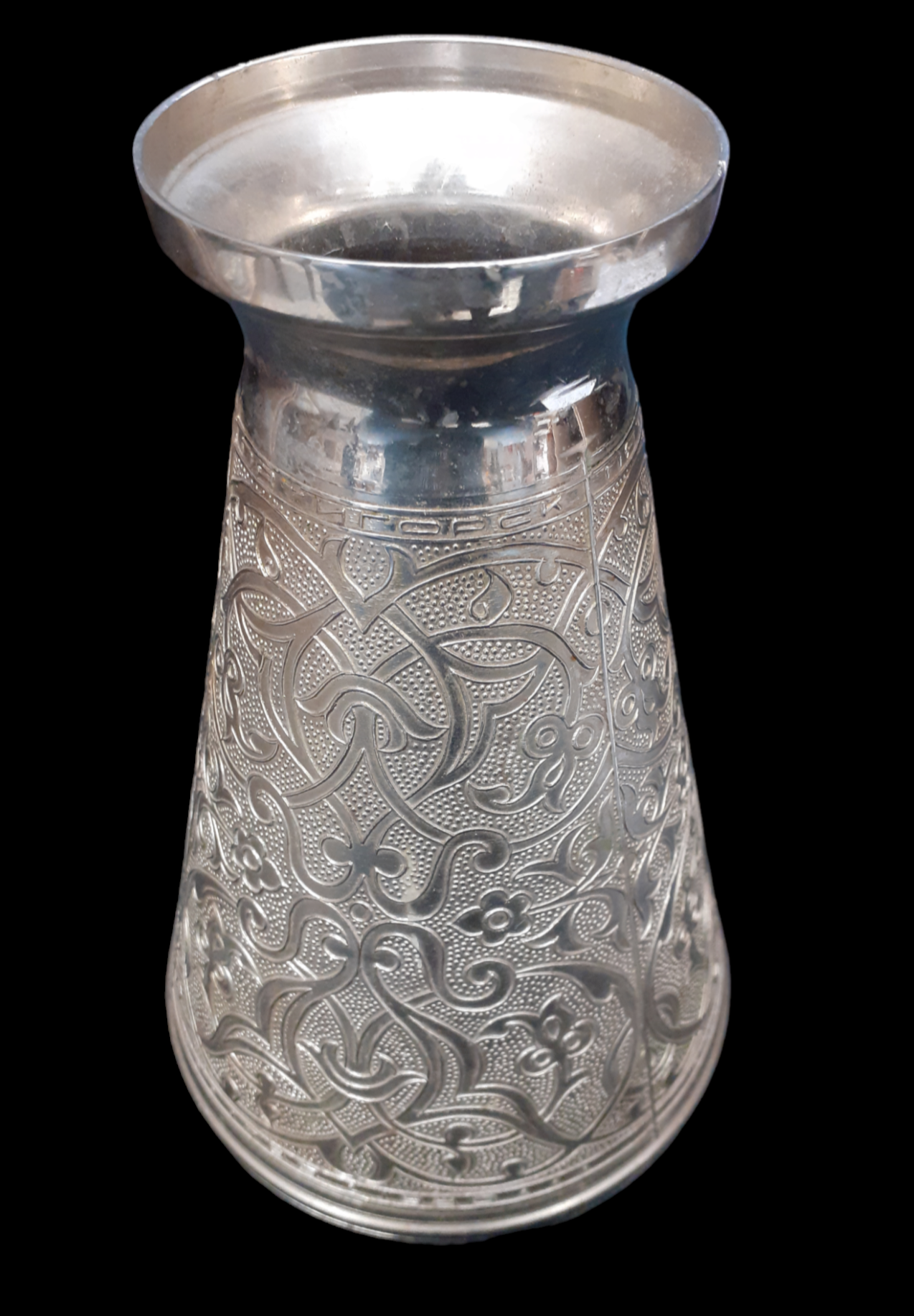 Метална ваза