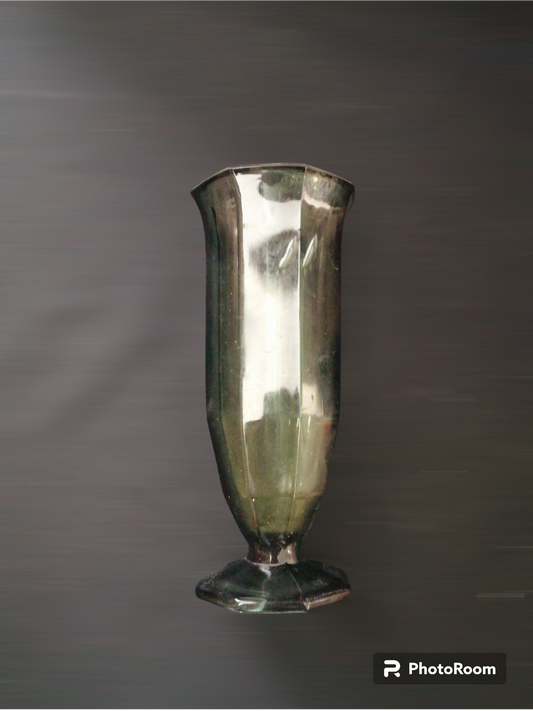 Стъклена ваза, зелена