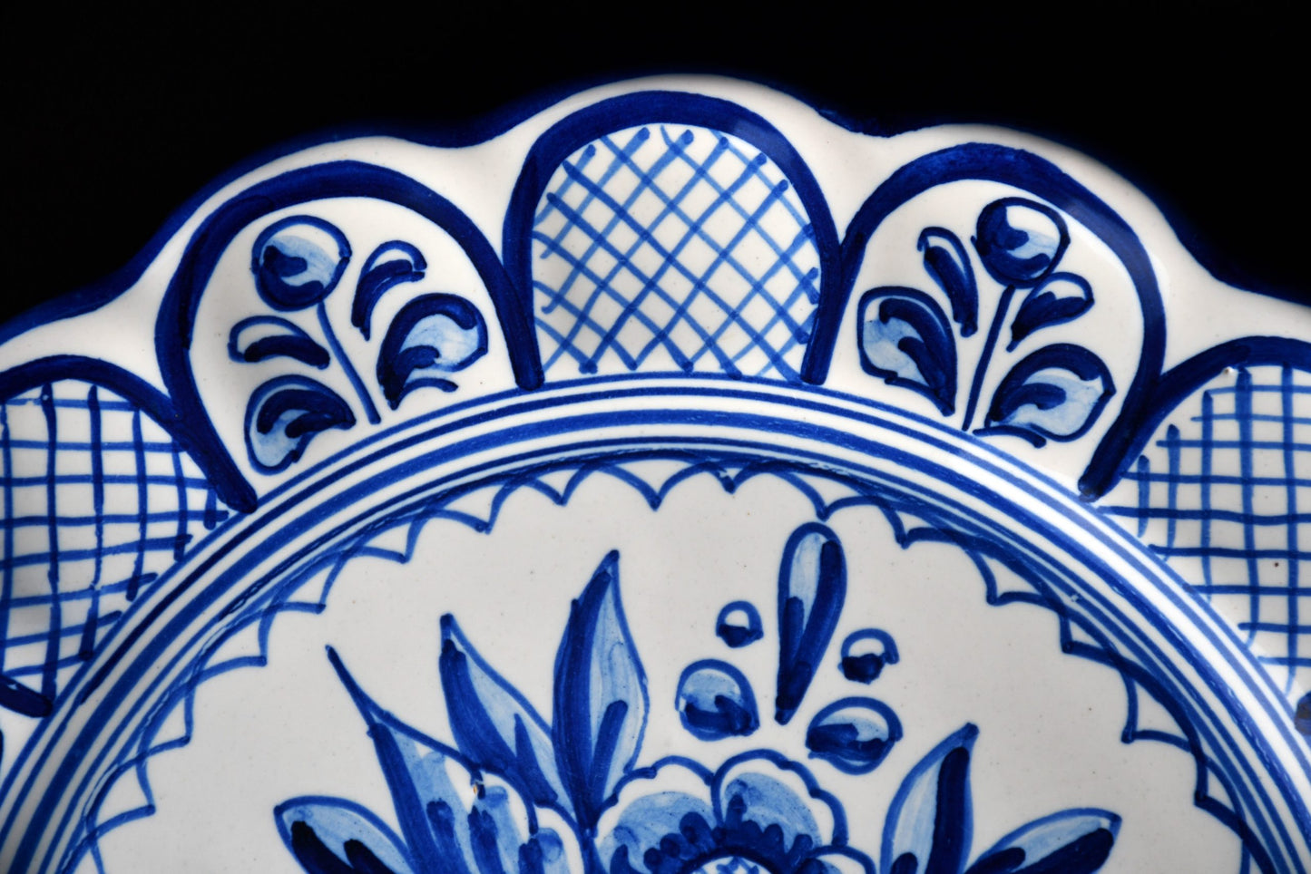 Ръчно рисувана испанска чиния - майолика