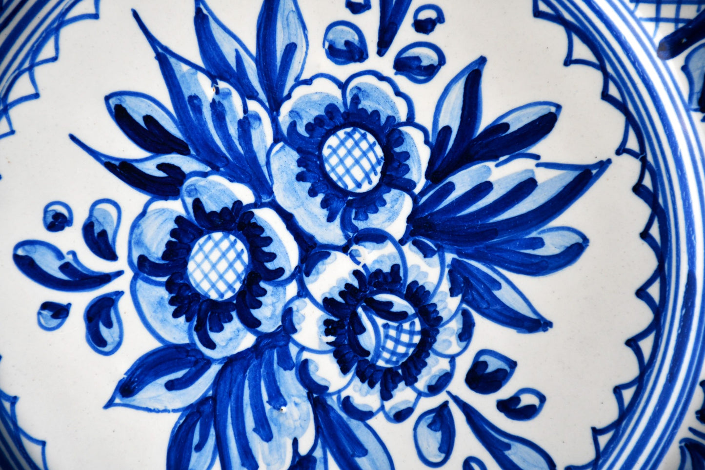 Ръчно рисувана испанска чиния - майолика