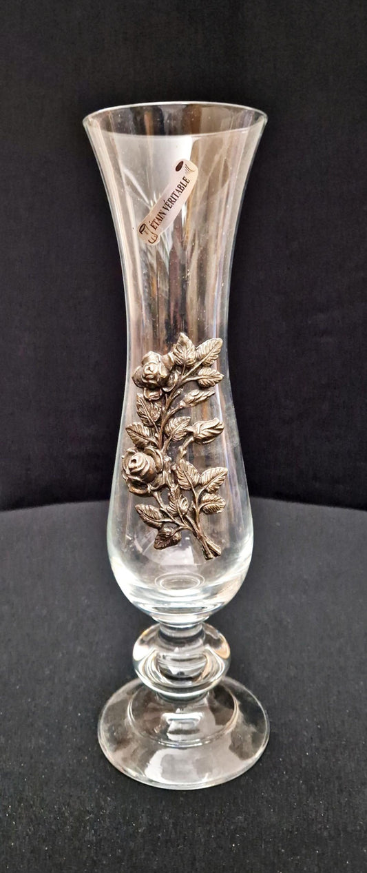 Стъклена ваза с метален обков