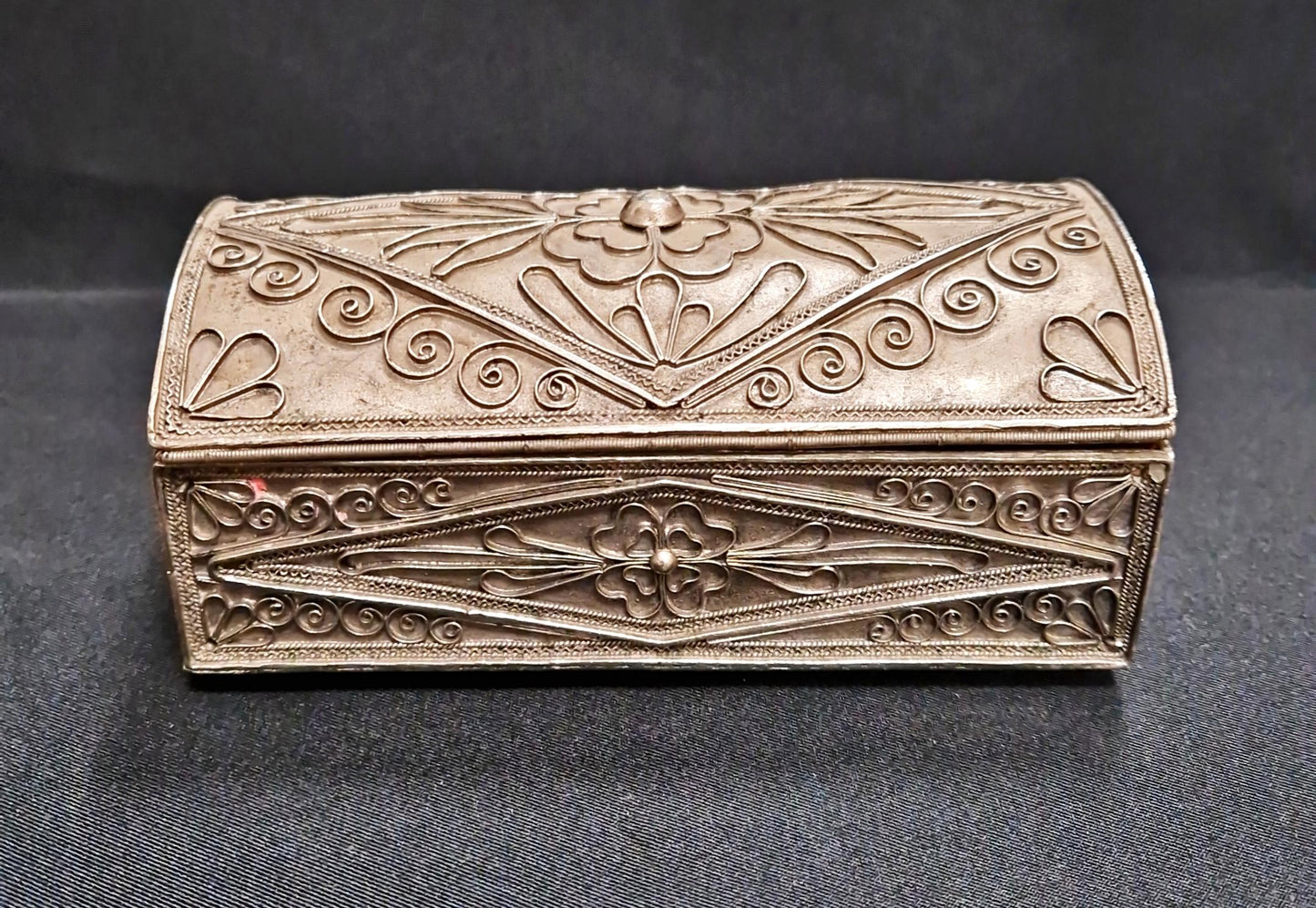 Метална кутия за бижута