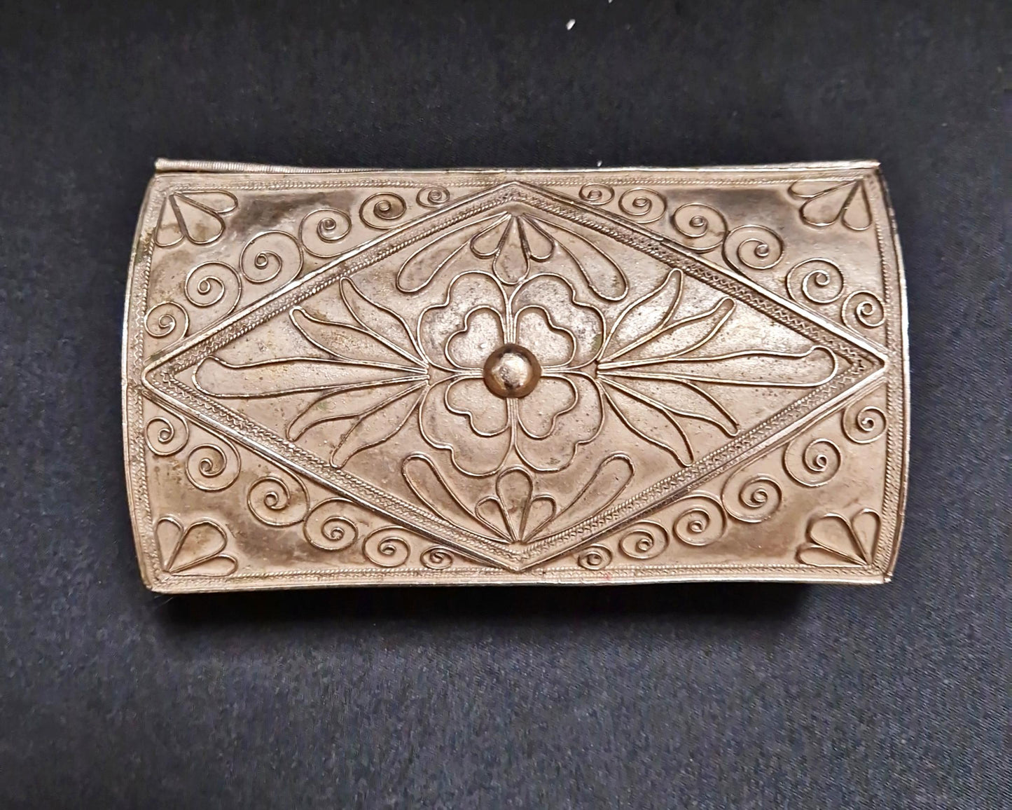 Метална кутия за бижута