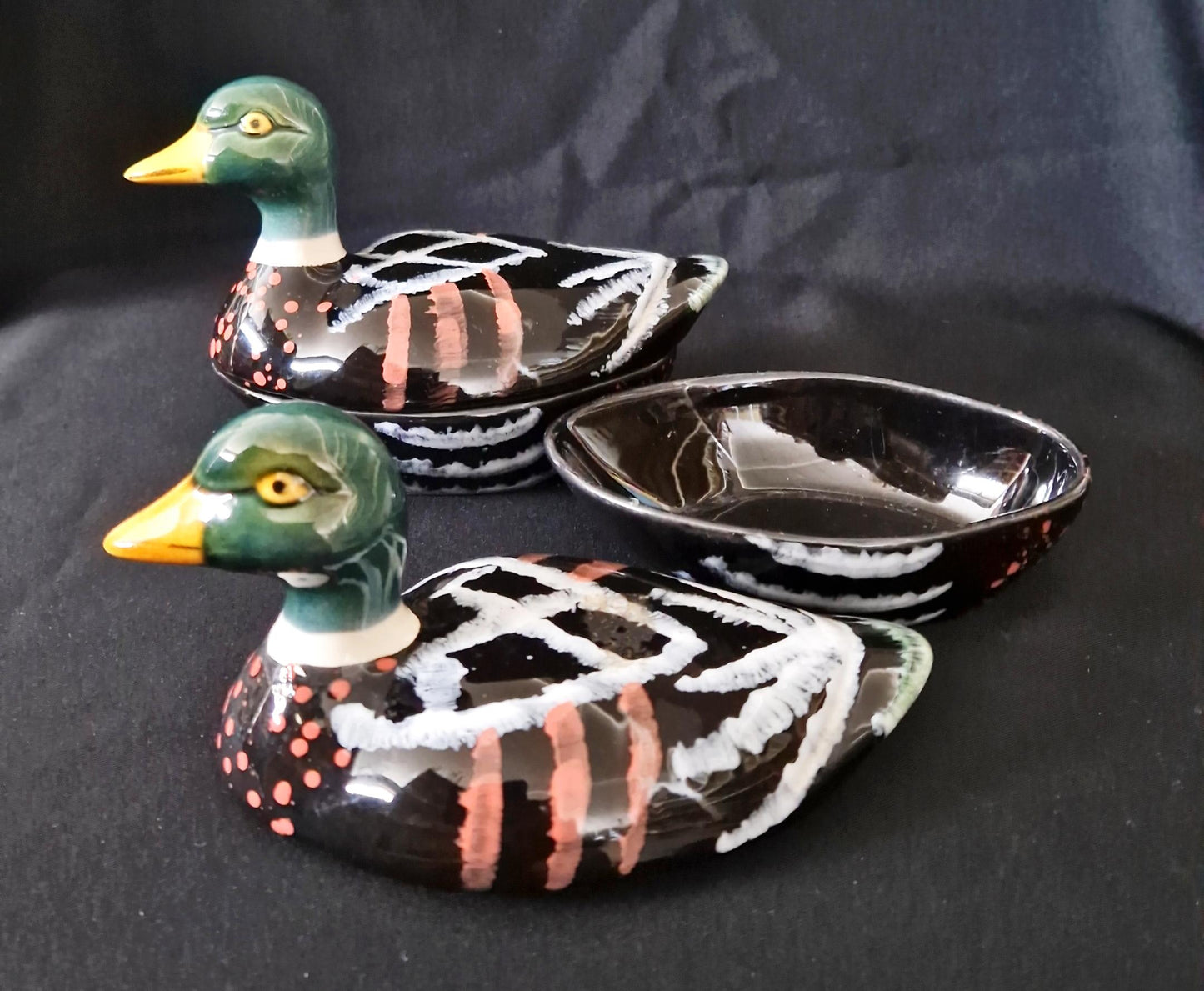 Порцеланова кутийка патица на брой