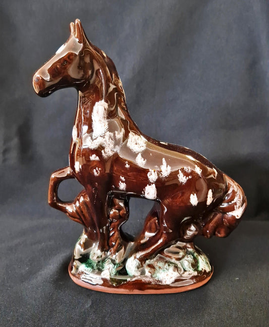 Керамичен кон