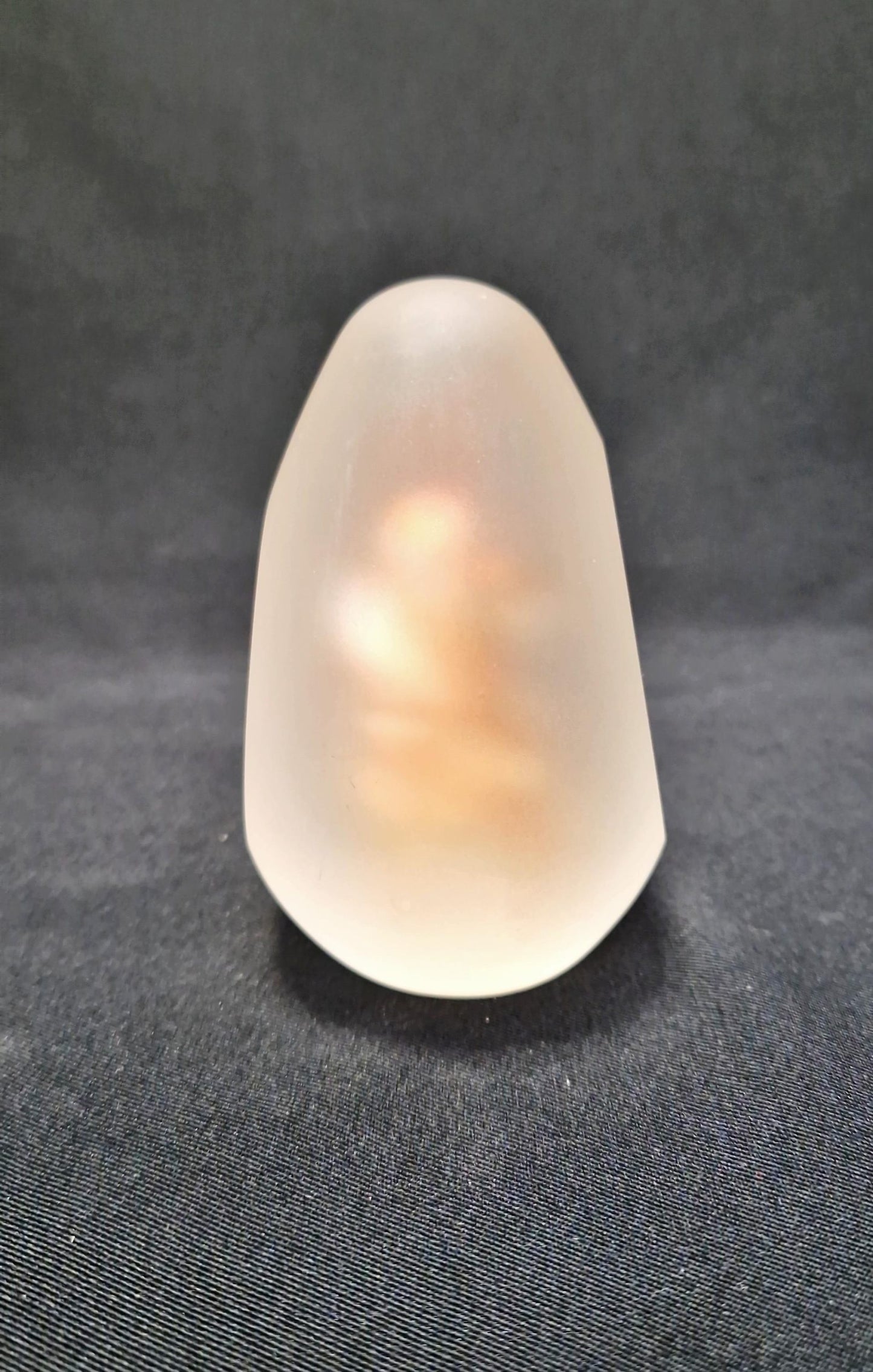 Статуетка яйце - стъкло