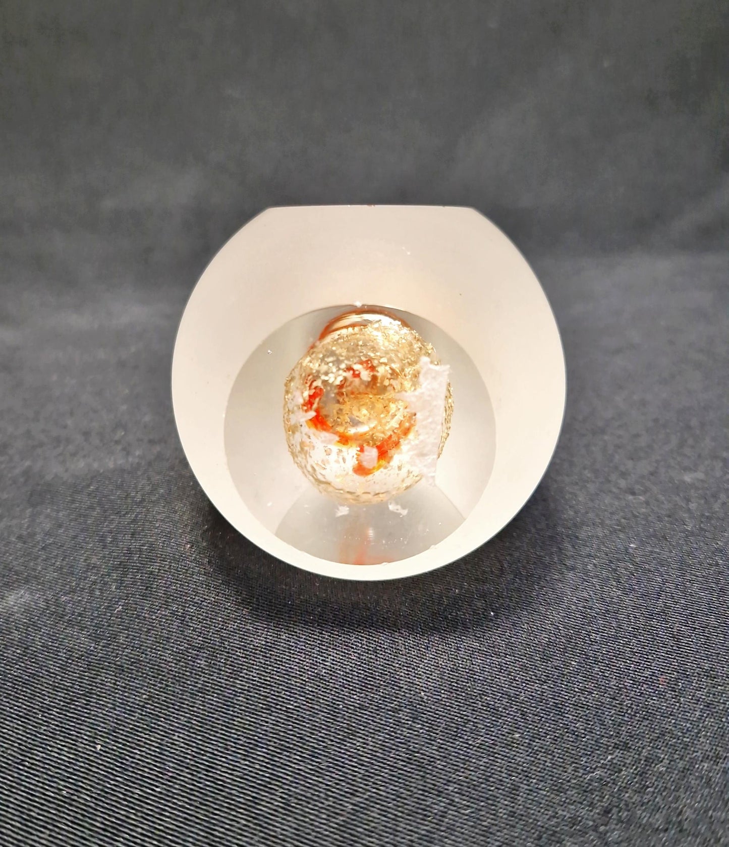 Статуетка яйце - стъкло