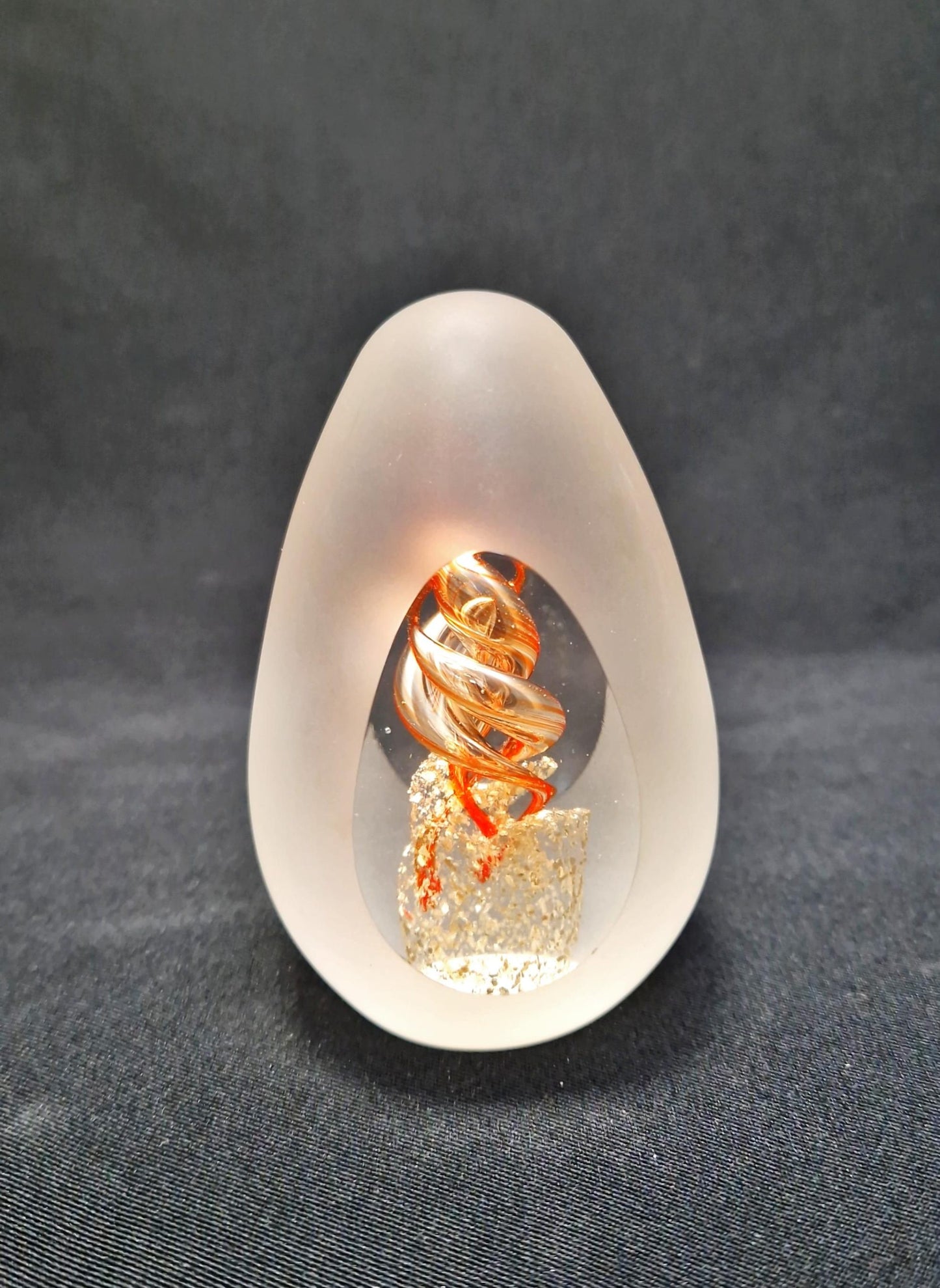 Статуетка яйце - стъкло