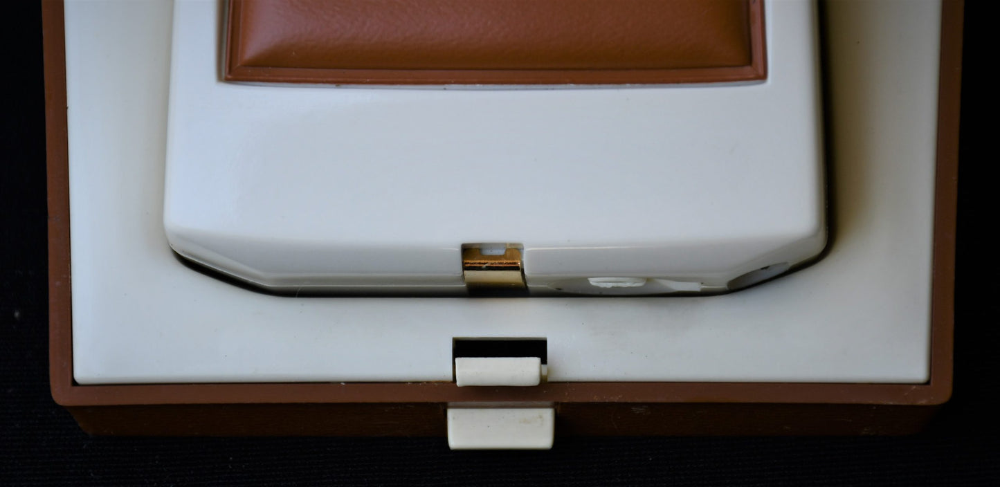 Винтидж електрическа самобръсначка "Remington 25"