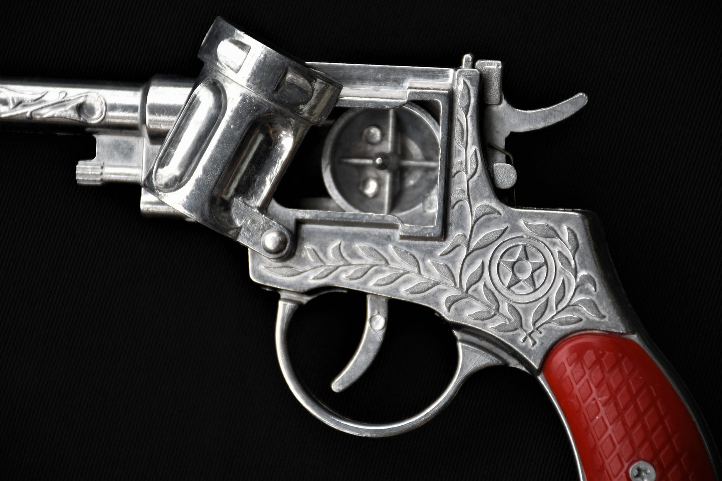 Играчка-револвер от СССР. Нова, колекционна.