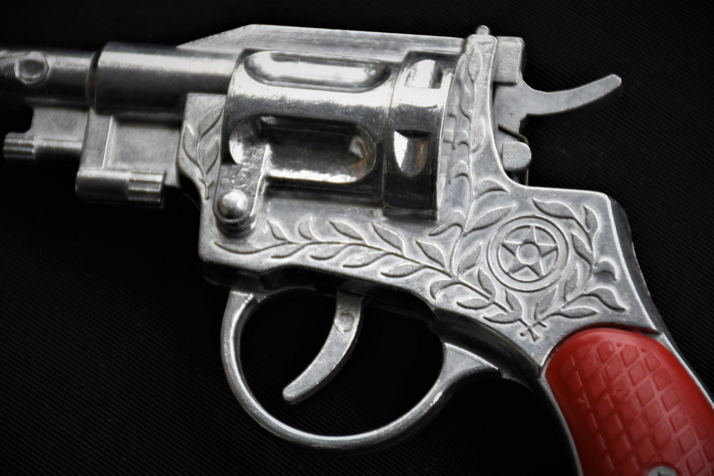 Играчка-револвер от СССР. Нова, колекционна.