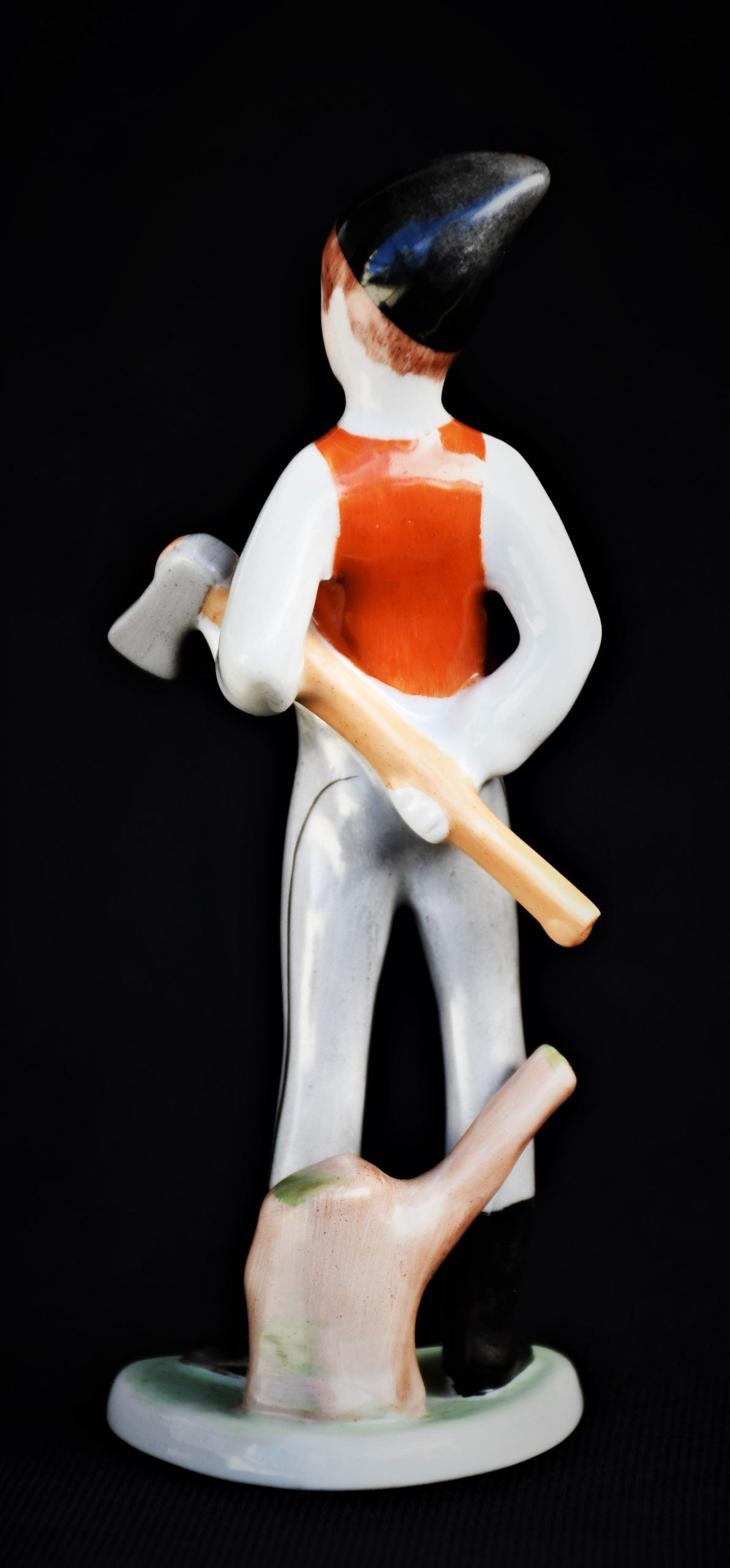 Малкият дървосекач - порцеланова статуетка