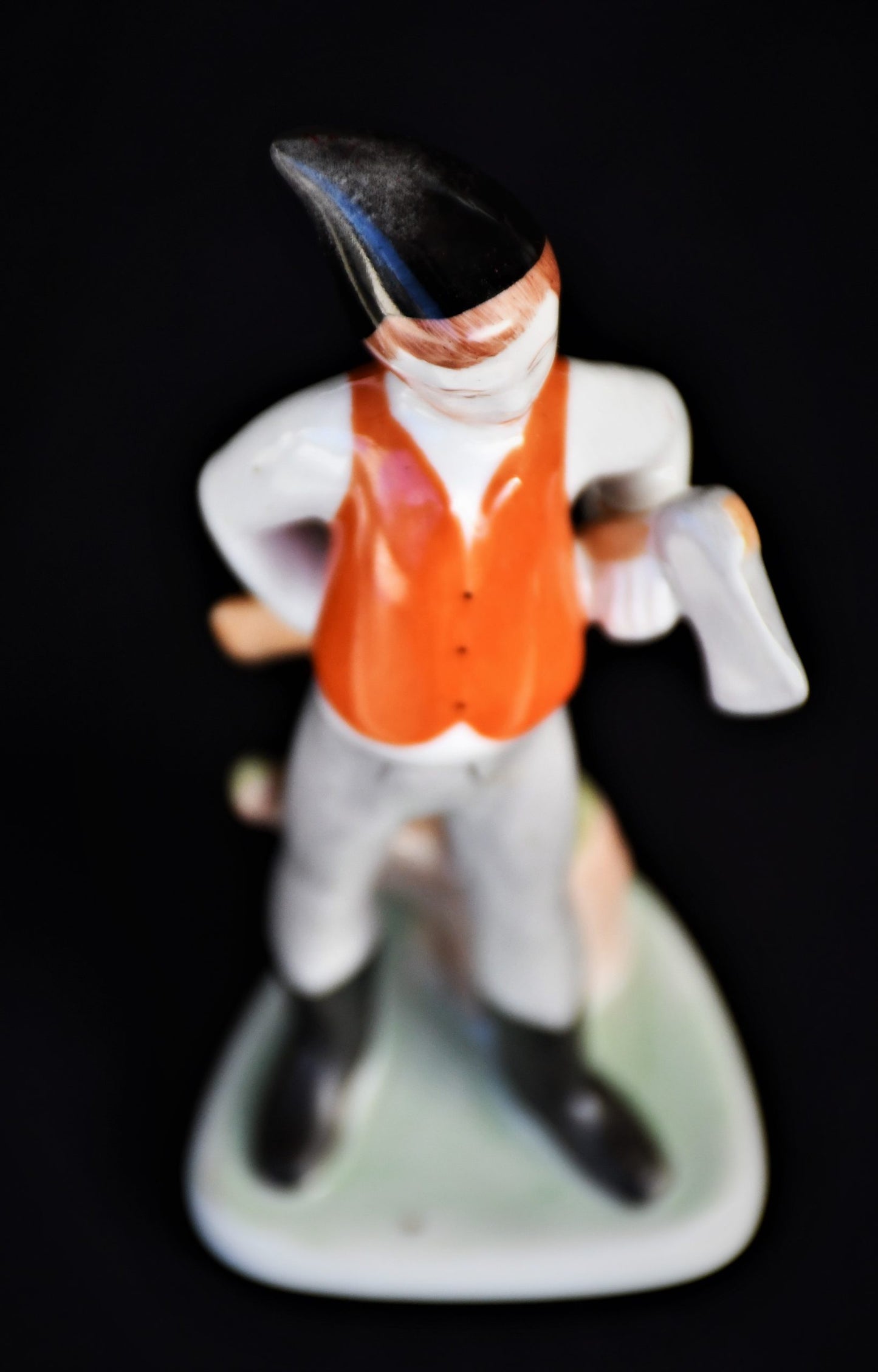 Малкият дървосекач - порцеланова статуетка