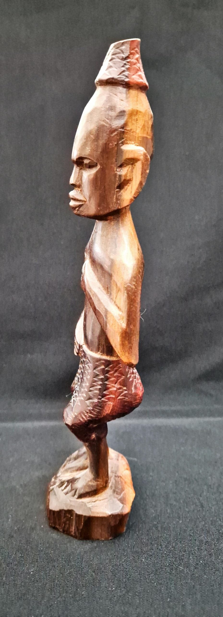 Статуетка - дърво