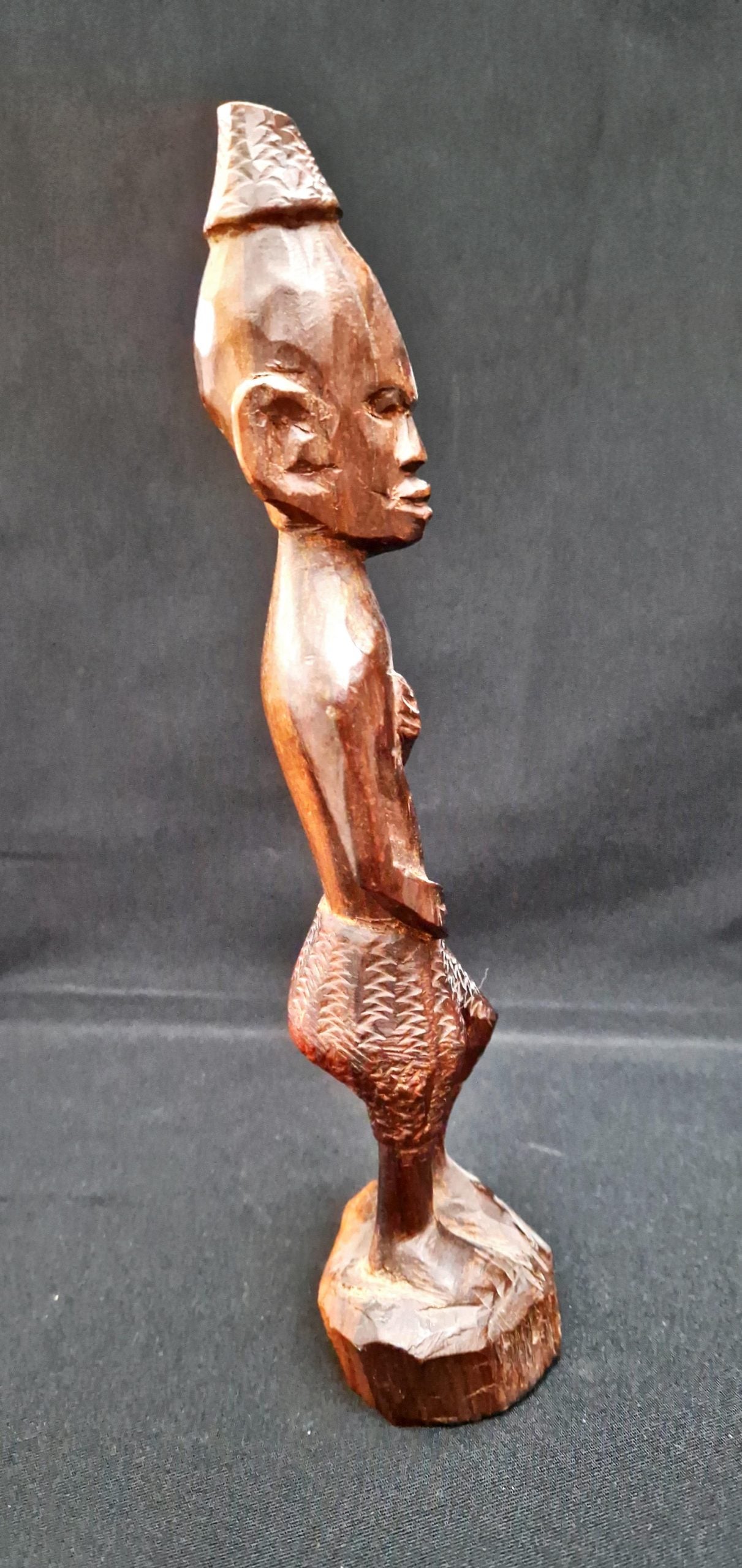 Статуетка - дърво