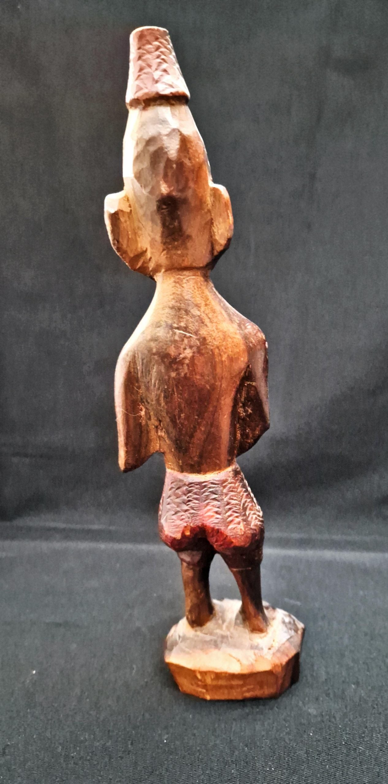 Статуетка - дърво