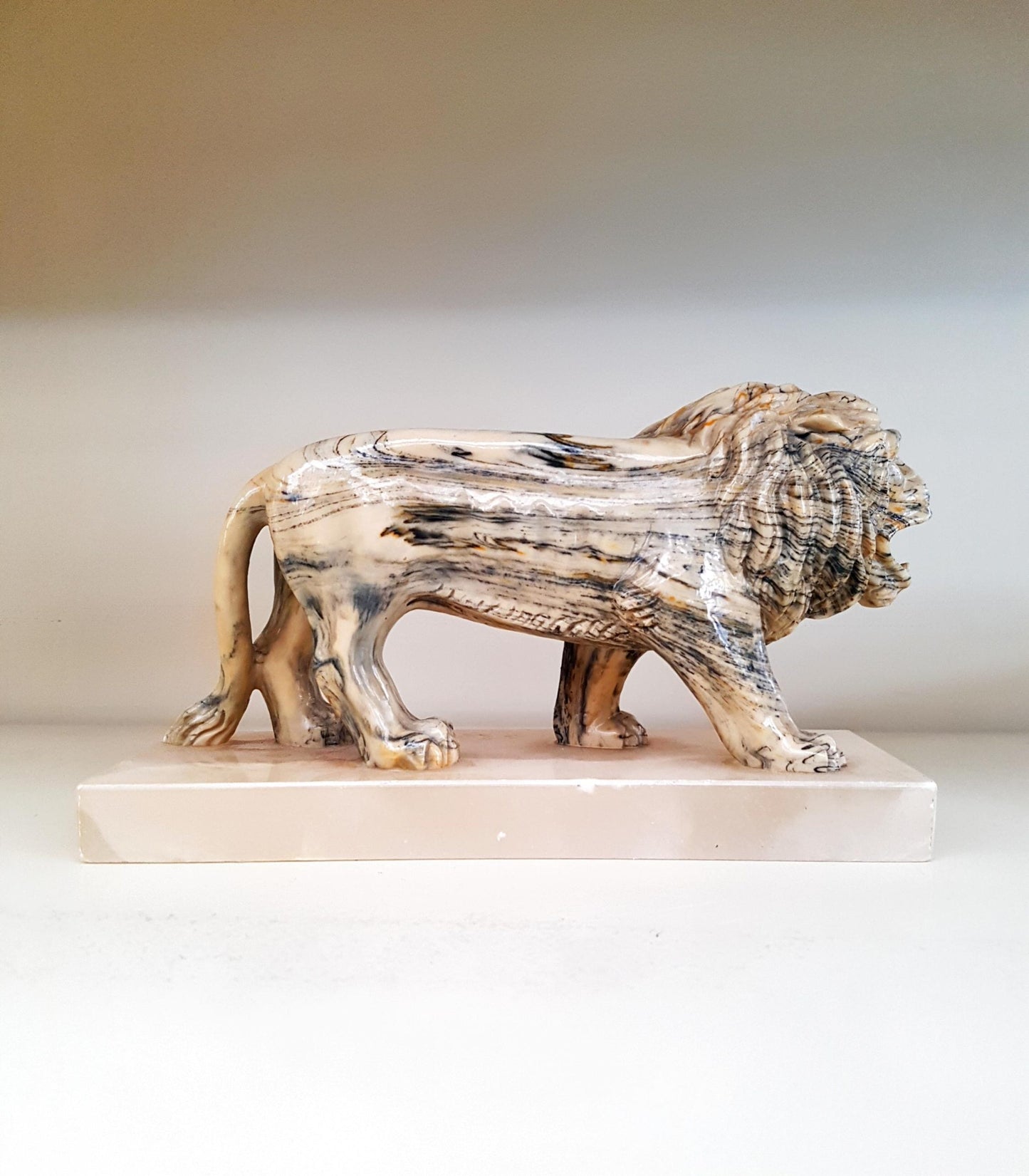 Статуетка лъв