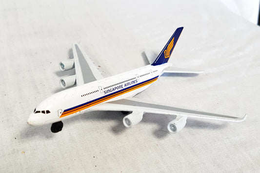 Метален самолет