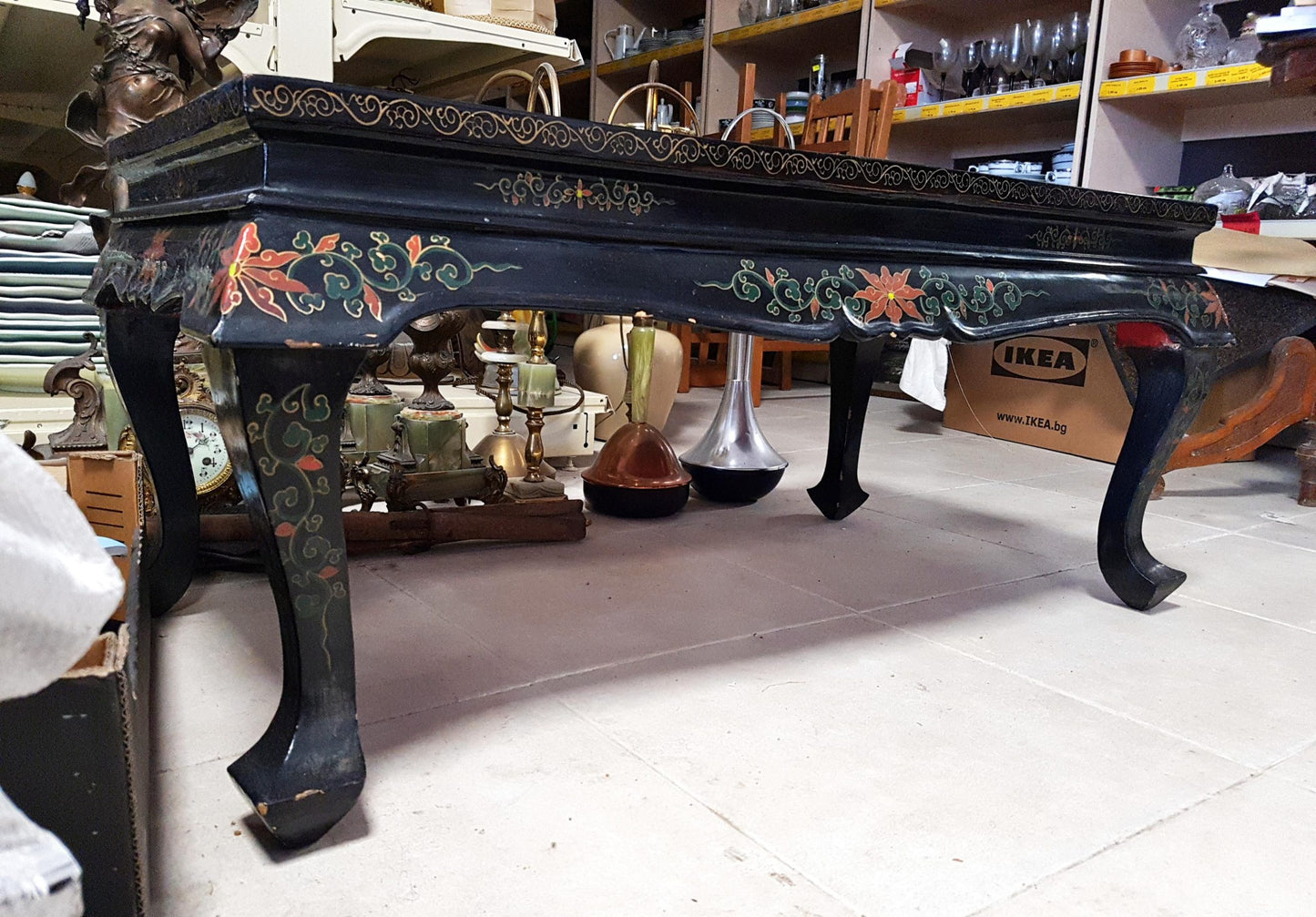 Маса с нефрит и седеф