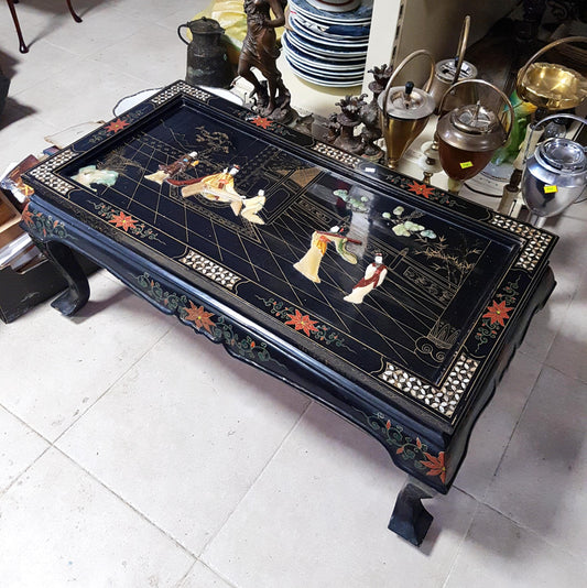 Маса с нефрит и седеф