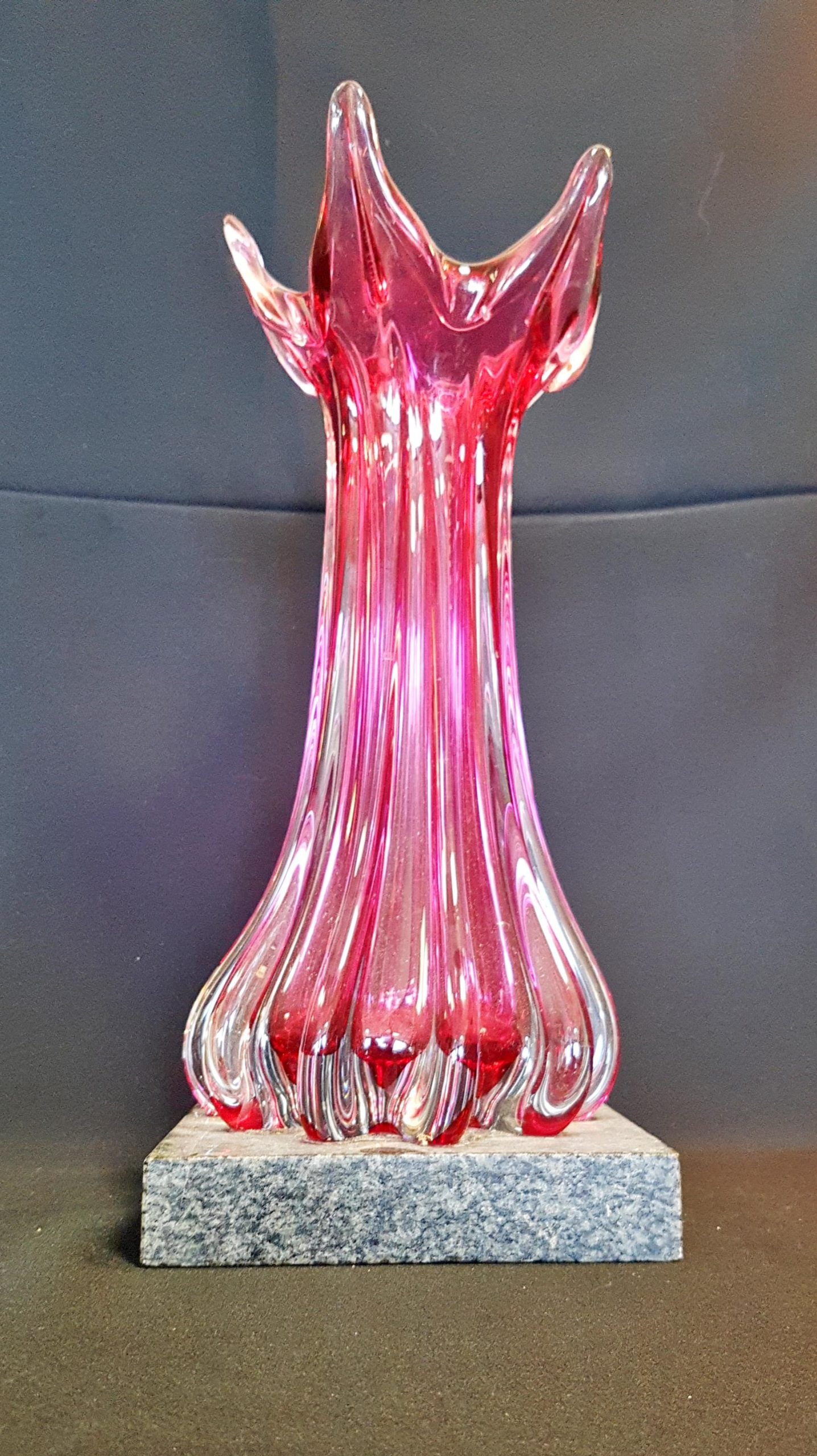 Стъклена ваза с мраморен постамент Murano