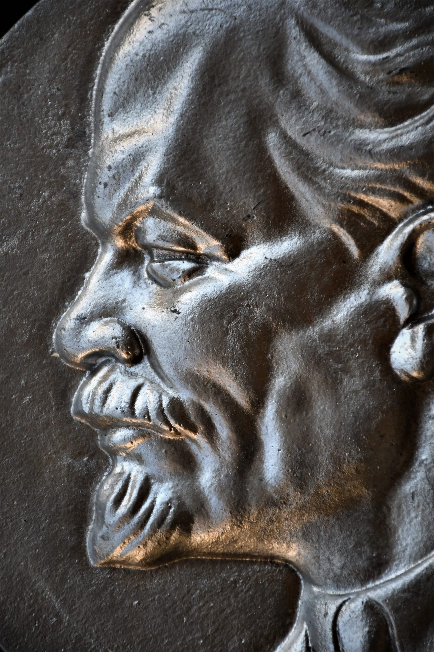 Владимир Илич Ленин - барелеф