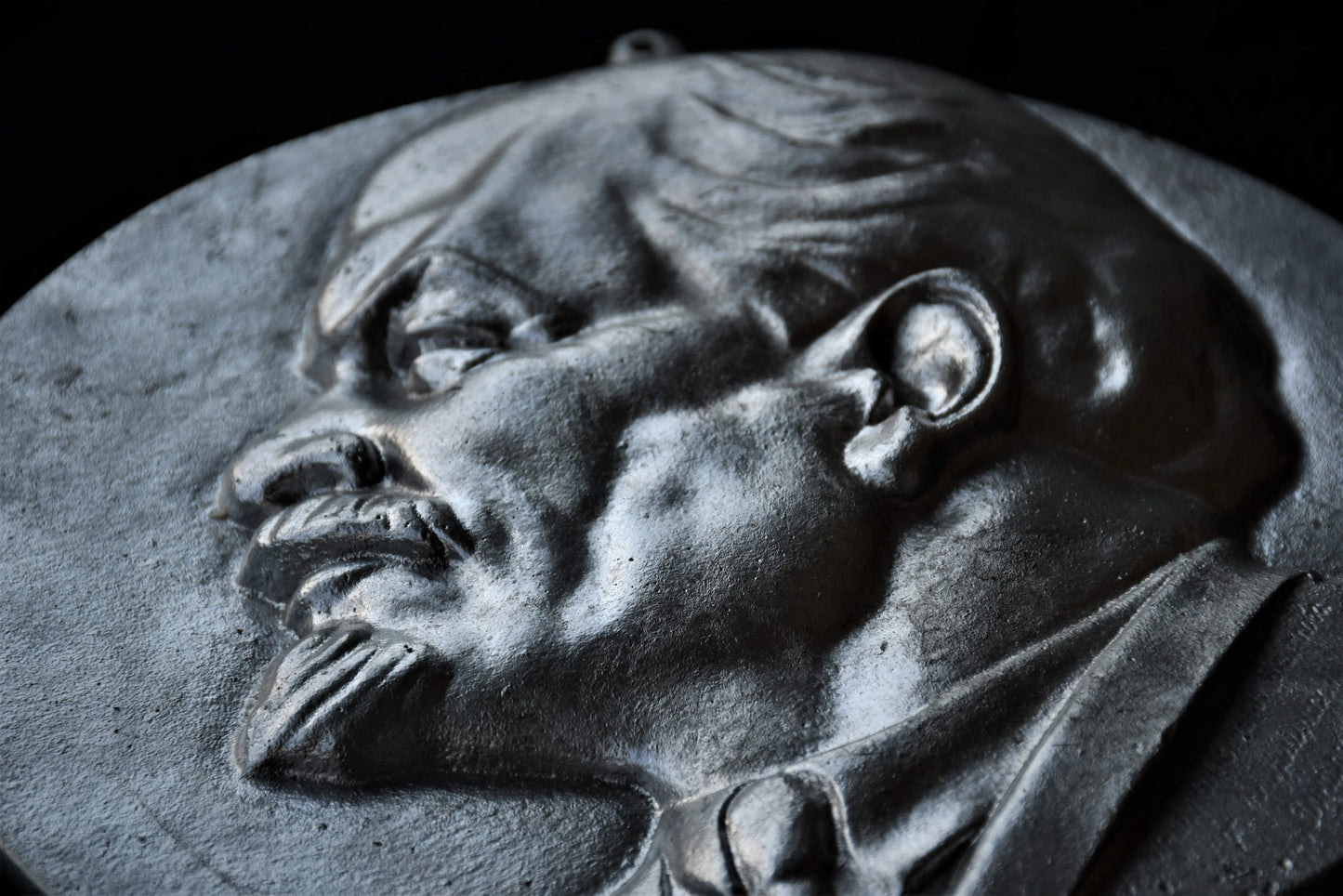 Владимир Илич Ленин - барелеф