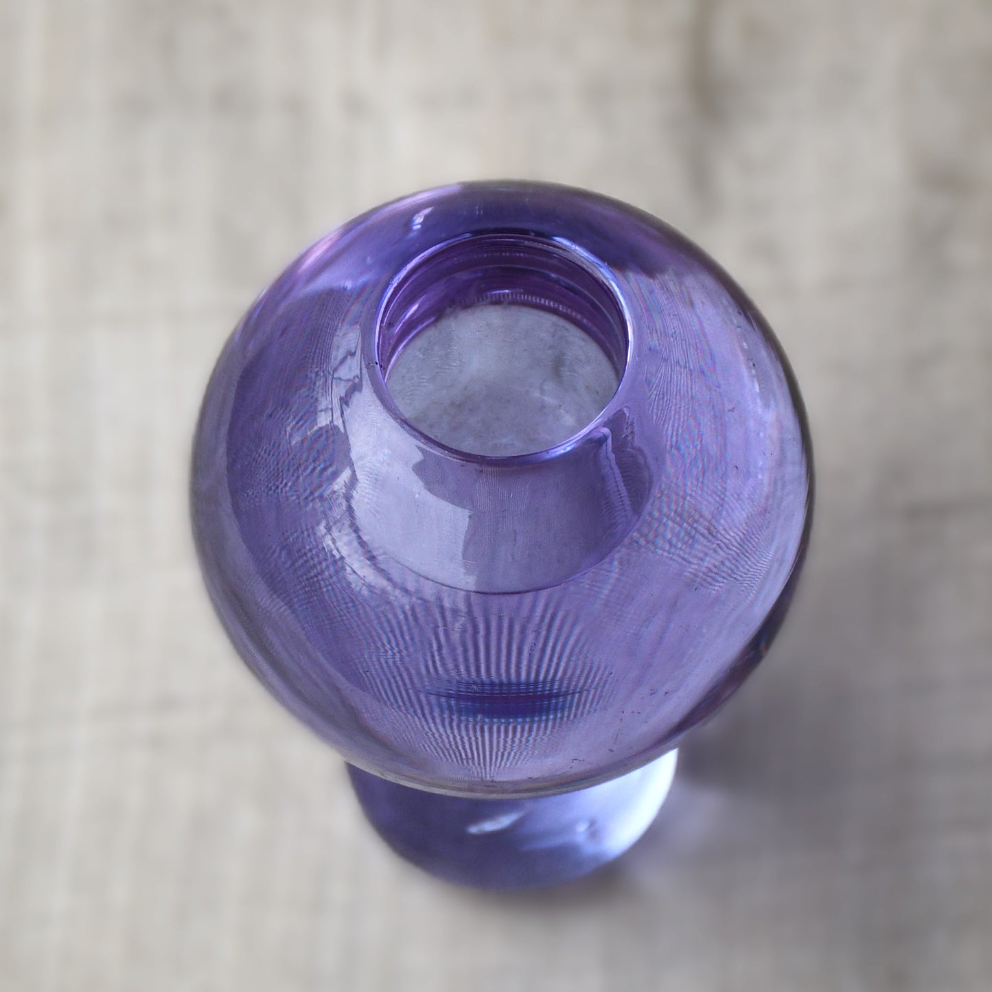 Свещник неодимиево стъкло, Милослав Клингер, Zelezny Brod Glasswork, Чехословакия, 1960-те