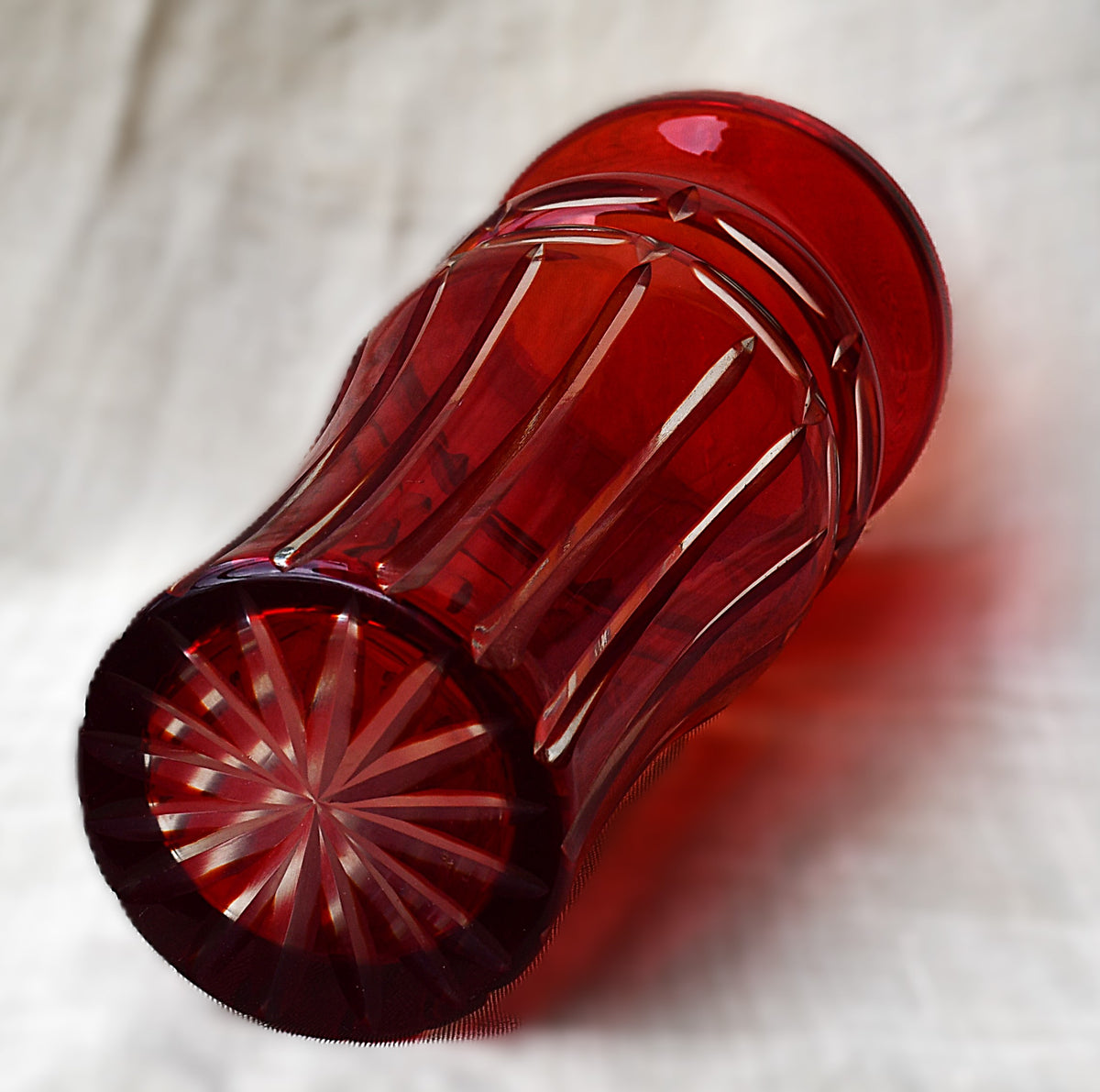 Ваза Бохемия, двуслоен кристал, Ruby-to-Clear, Чехословакия, 1960-те
