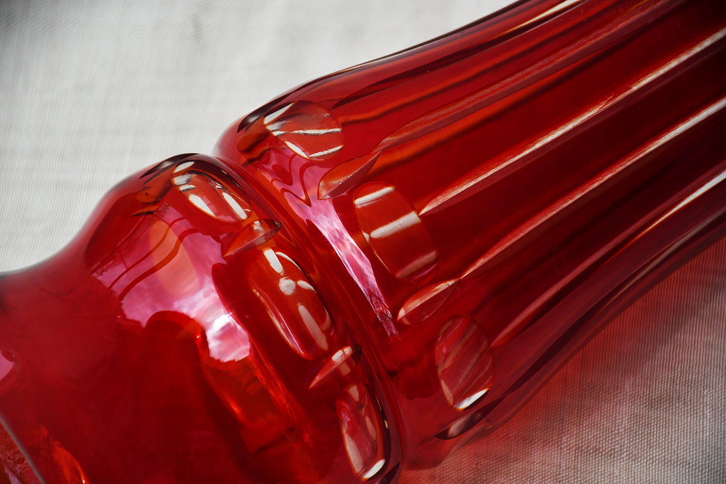 Ваза Бохемия, двуслоен кристал, Ruby-to-Clear, Чехословакия, 1960-те
