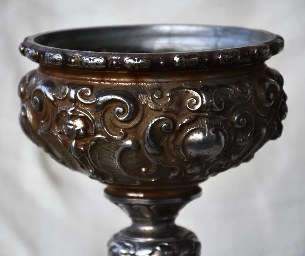 Античен бокал с барокова декорация - antique