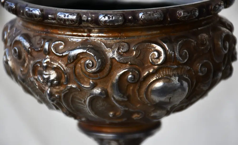 Античен бокал с барокова декорация - antique