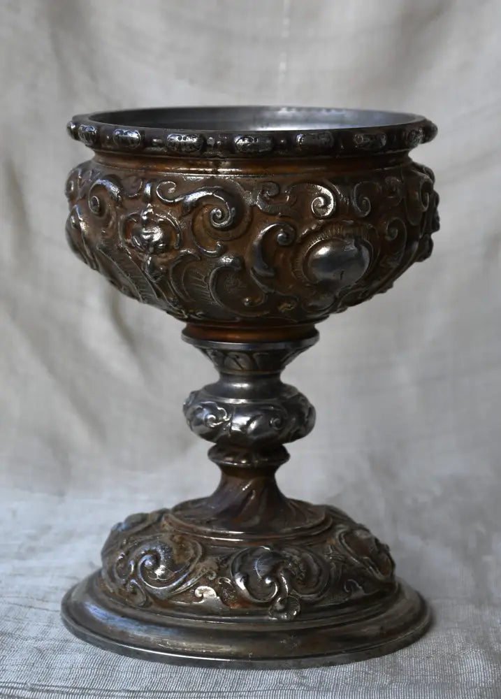 Античен бокал с барокова декорация - antique