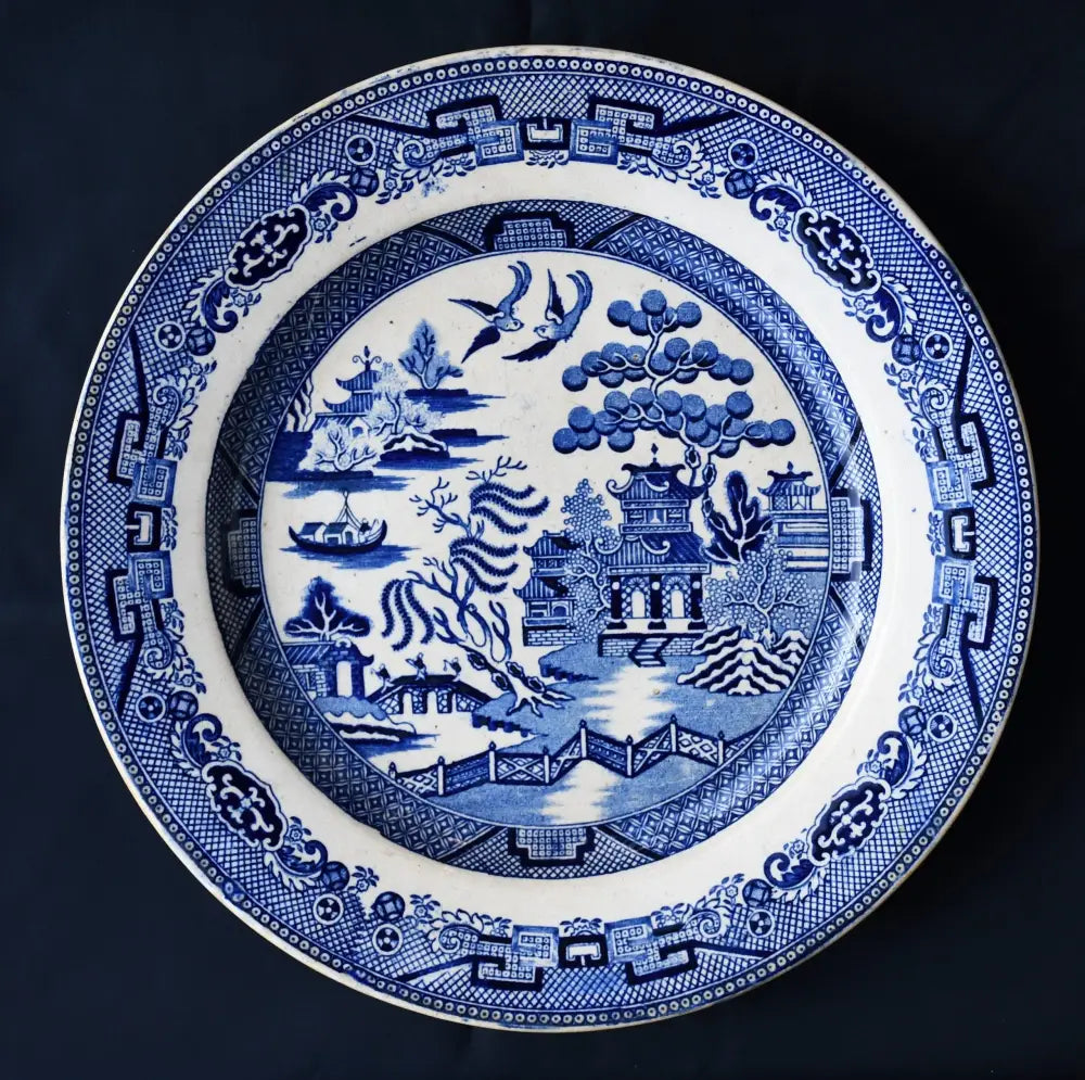 Антична викторианска чиния ’Blue Willow’ - antique